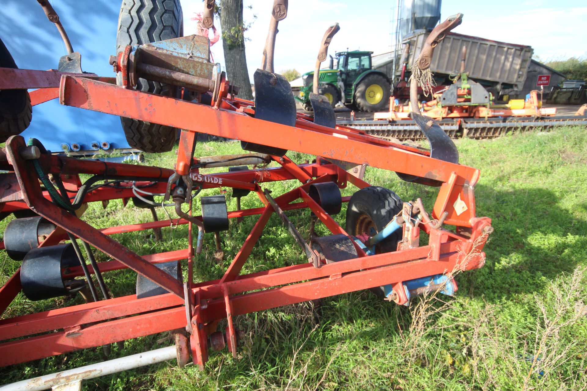 Kongskilde 6m hydraulic folding Vibroflex. Tungsten tips. V - Image 8 of 21