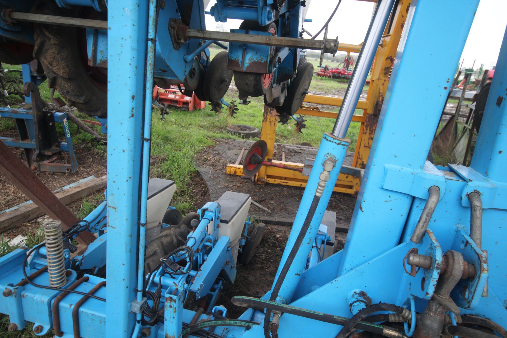 Monosem Meca 2000 12 row MK 4 beet drill. With V4 seed units, pre-em markers and electric seed - Image 13 of 29