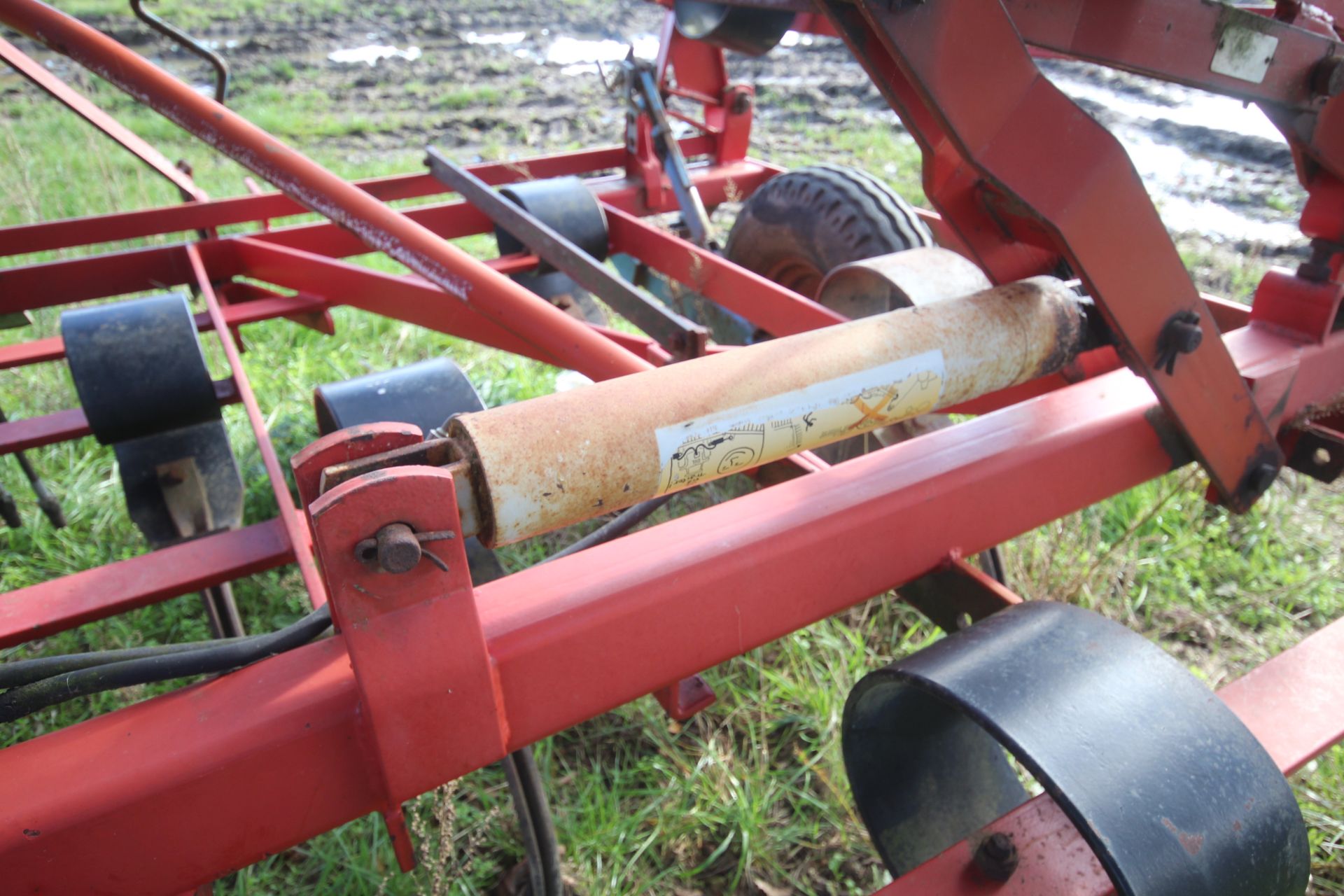 Kongskilde 6m hydraulic folding Vibroflex. Tungsten tips. V - Image 19 of 21
