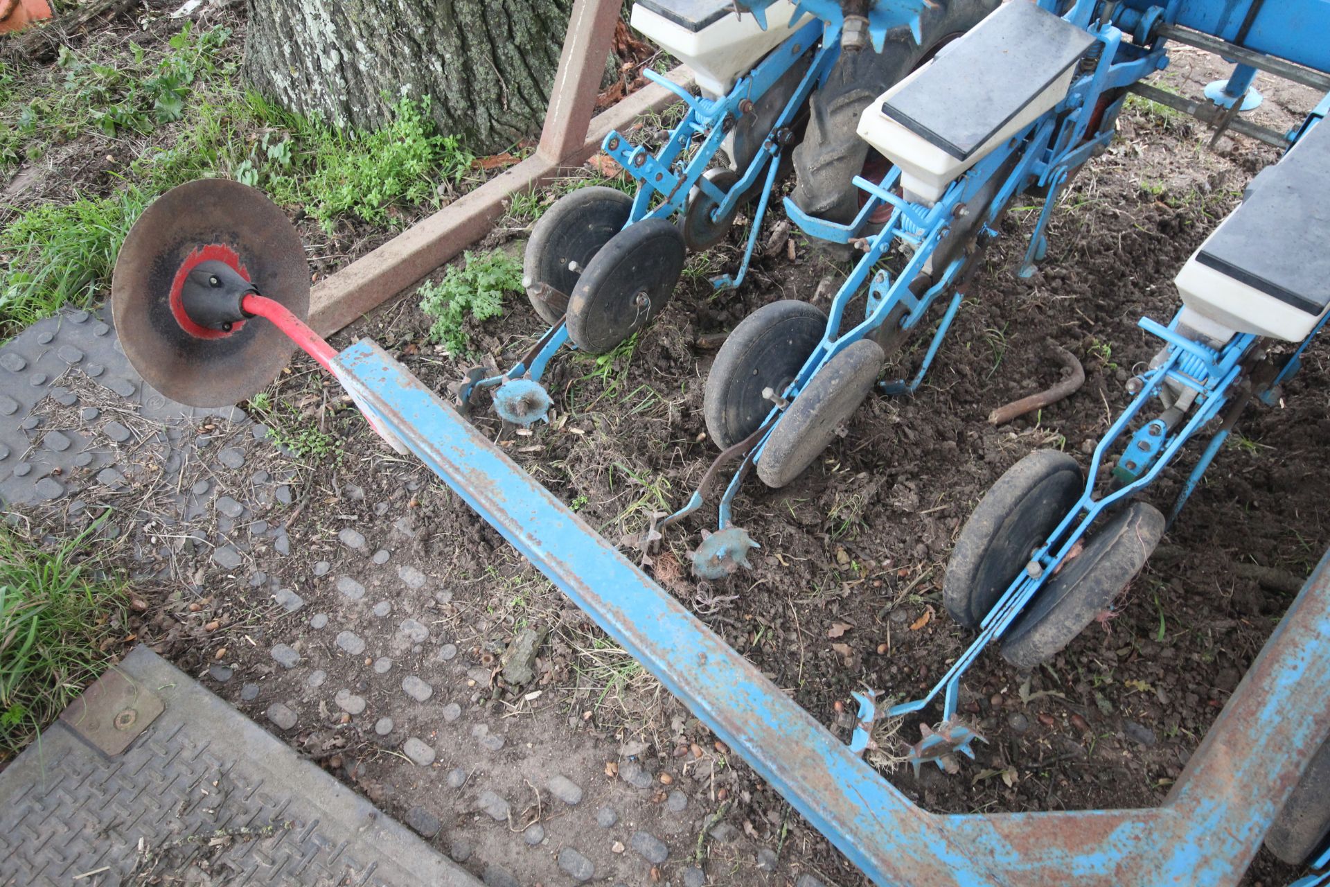 Monosem Meca 2000 12 row MK 4 beet drill. With V4 seed units, pre-em markers and electric seed - Image 24 of 29