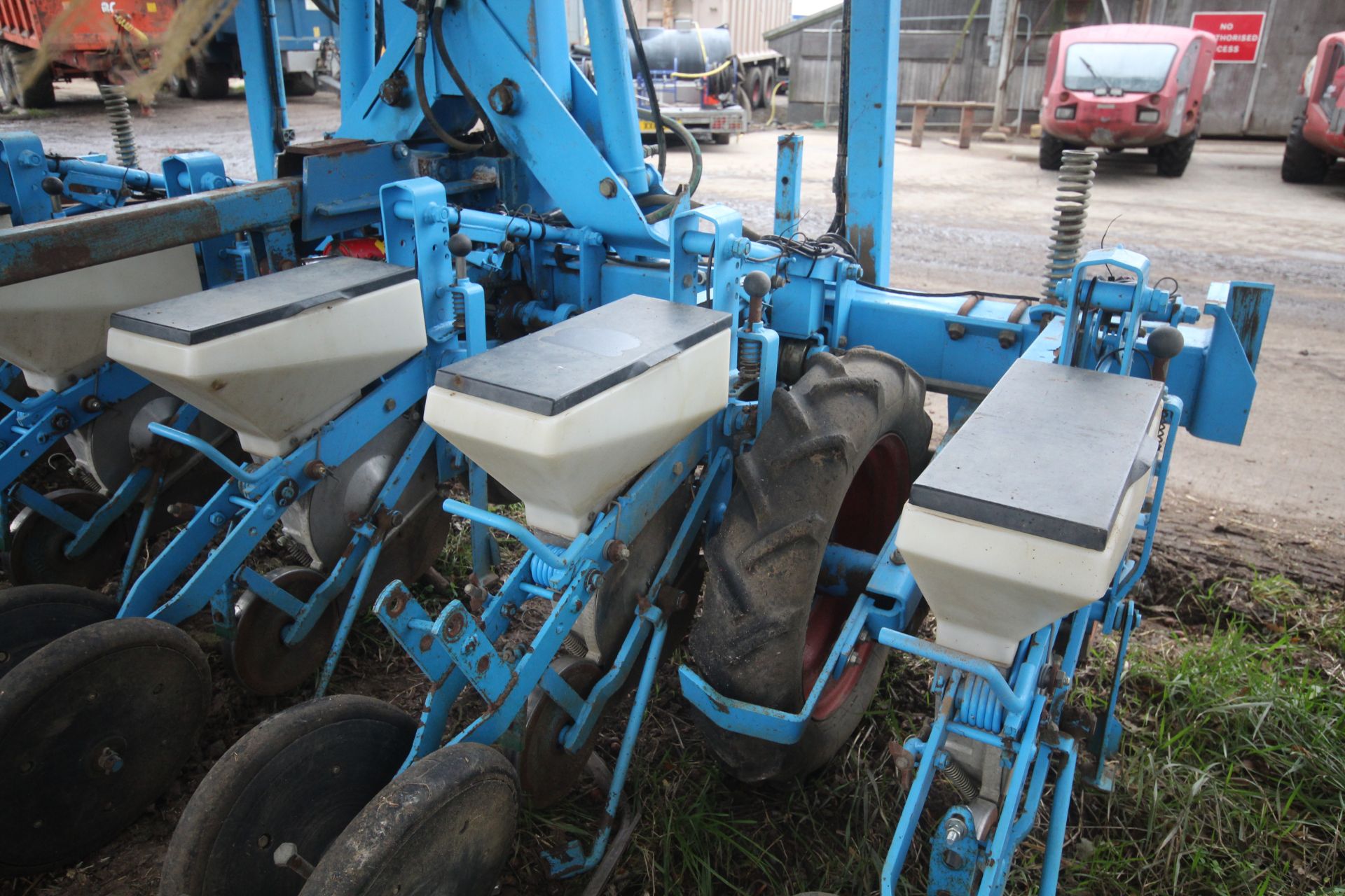 Monosem Meca 2000 12 row MK 4 beet drill. With V4 seed units, pre-em markers and electric seed - Image 18 of 29