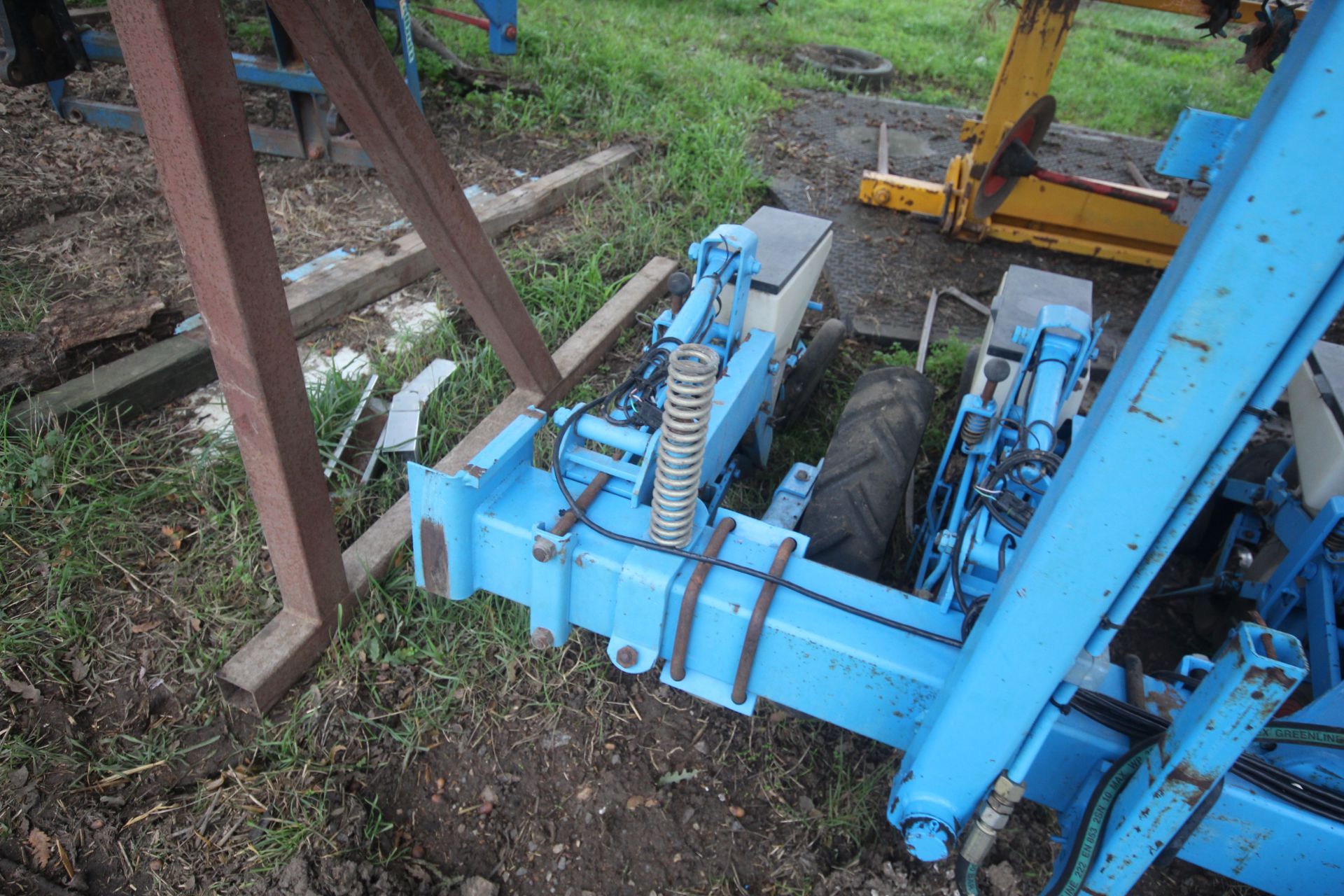 Monosem Meca 2000 12 row MK 4 beet drill. With V4 seed units, pre-em markers and electric seed - Image 15 of 29