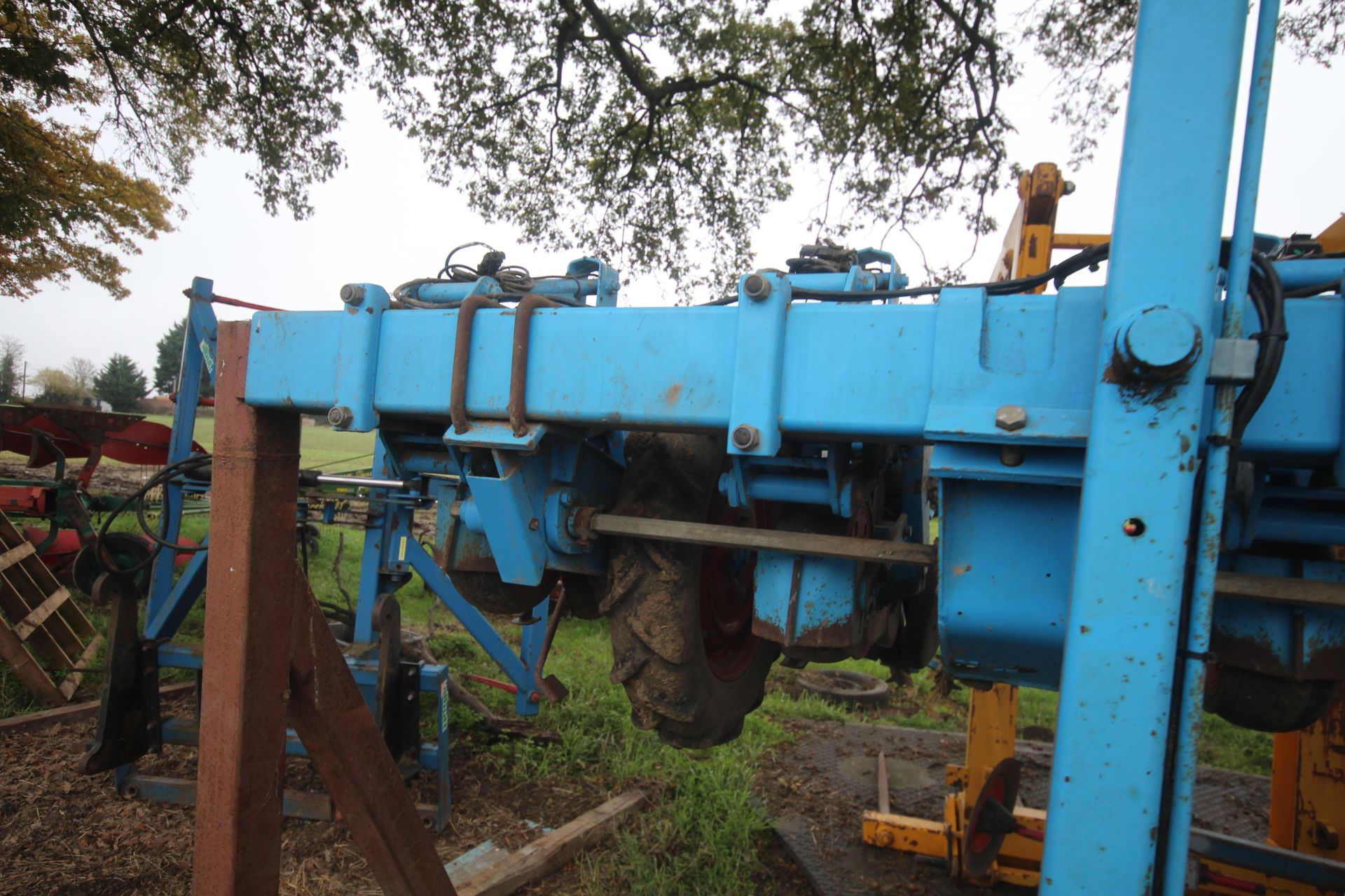 Monosem Meca 2000 12 row MK 4 beet drill. With V4 seed units, pre-em markers and electric seed - Image 14 of 29