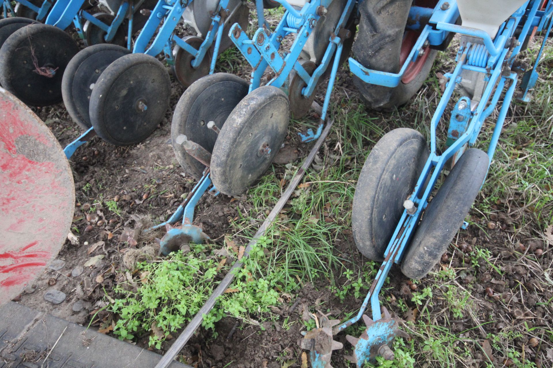 Monosem Meca 2000 12 row MK 4 beet drill. With V4 seed units, pre-em markers and electric seed - Image 19 of 29