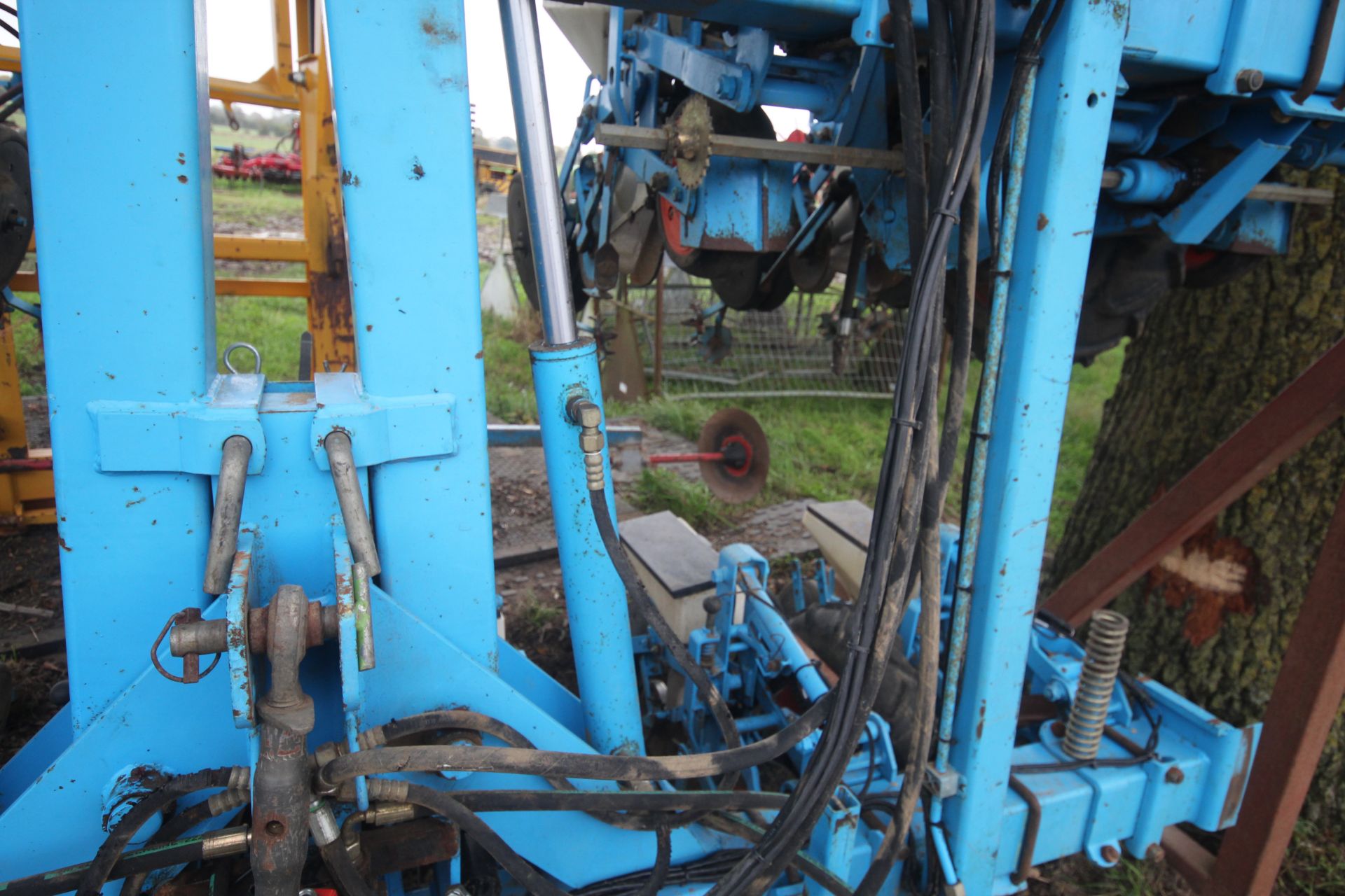 Monosem Meca 2000 12 row MK 4 beet drill. With V4 seed units, pre-em markers and electric seed - Image 12 of 29