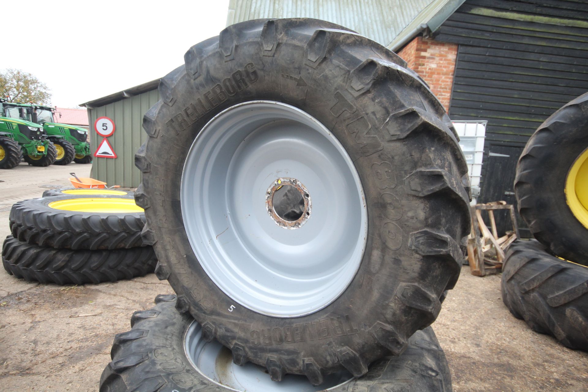 Pair of Trelleborg TM800 8-stud 650/65R42 Massey Ferguson wheels and tyres. V - Image 3 of 13