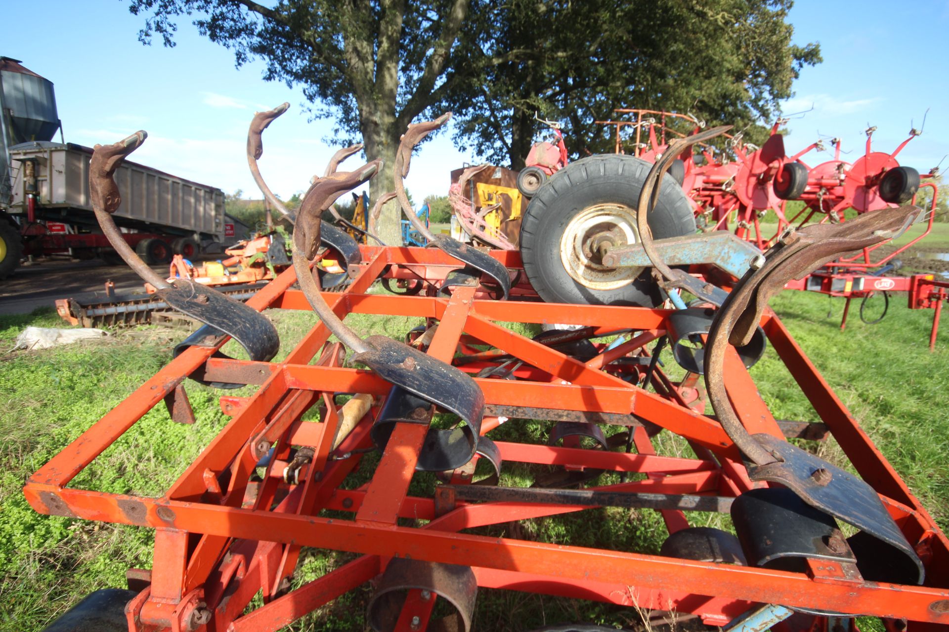 Kongskilde 6m hydraulic folding Vibroflex. Tungsten tips. V - Image 15 of 21