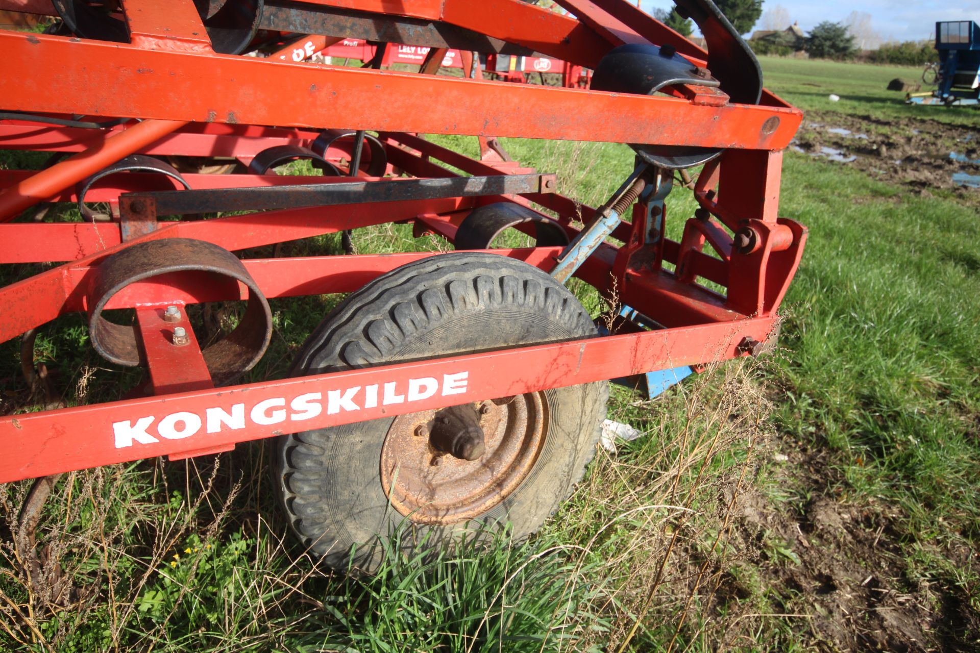 Kongskilde 6m hydraulic folding Vibroflex. Tungsten tips. V - Image 17 of 21