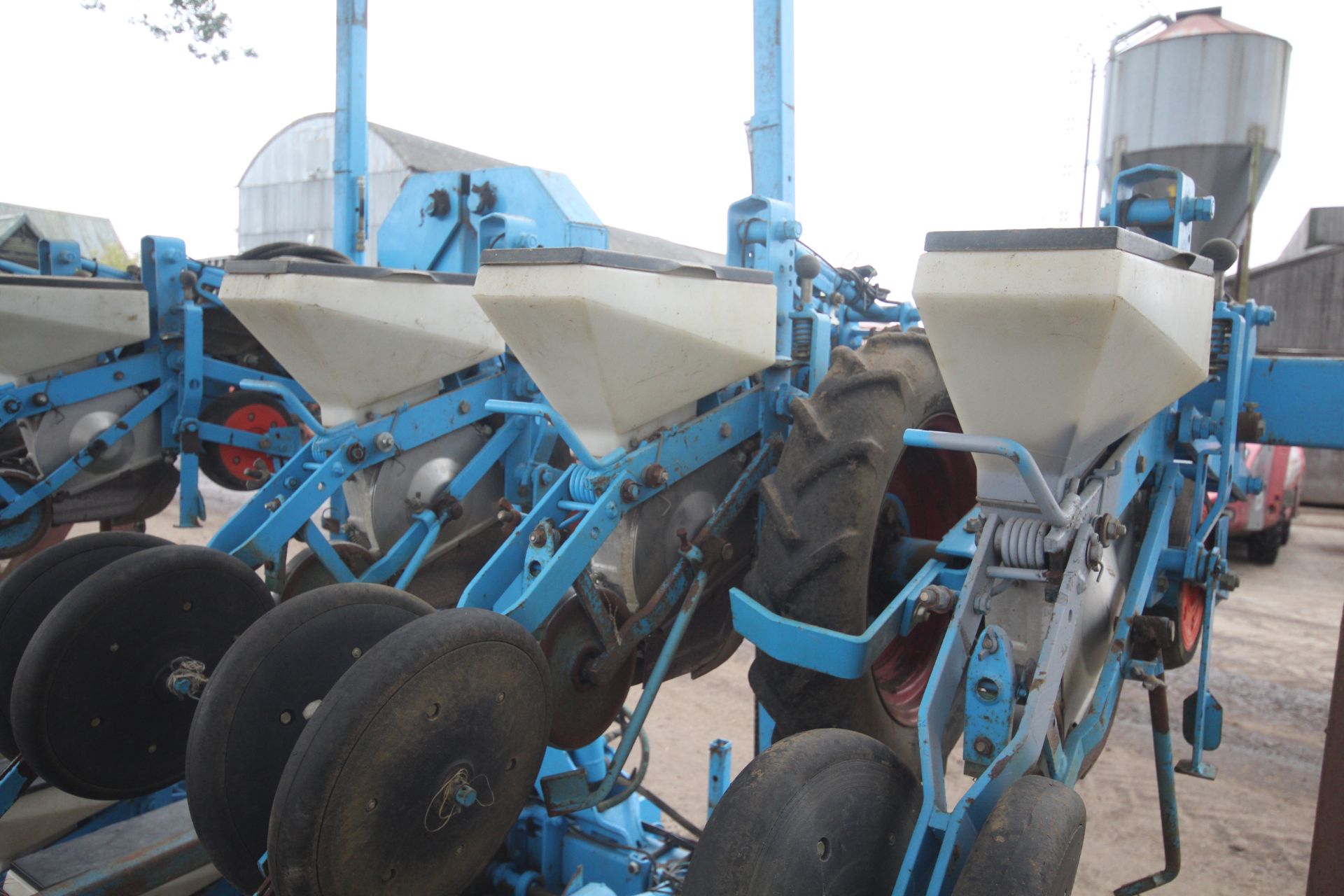 Monosem Meca 2000 12 row MK 4 beet drill. With V4 seed units, pre-em markers and electric seed - Image 16 of 29