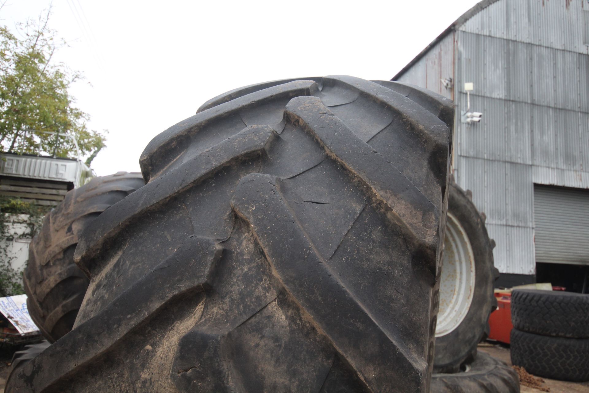 Pair of Trelleborg TM800 8-stud 650/65R42 Massey Ferguson wheels and tyres. V - Image 9 of 13