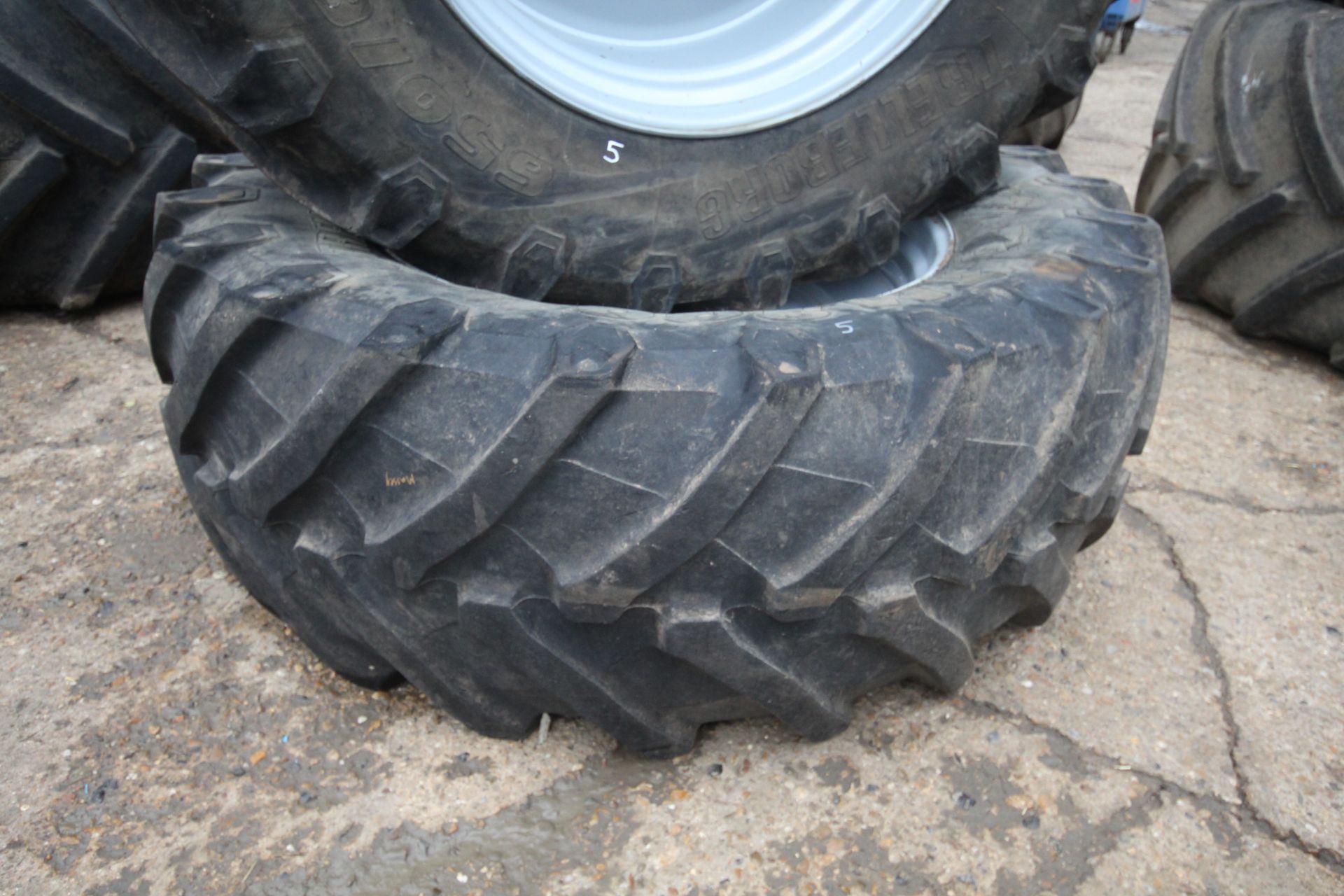 Pair of Trelleborg TM800 8-stud 650/65R42 Massey Ferguson wheels and tyres. V - Image 10 of 13
