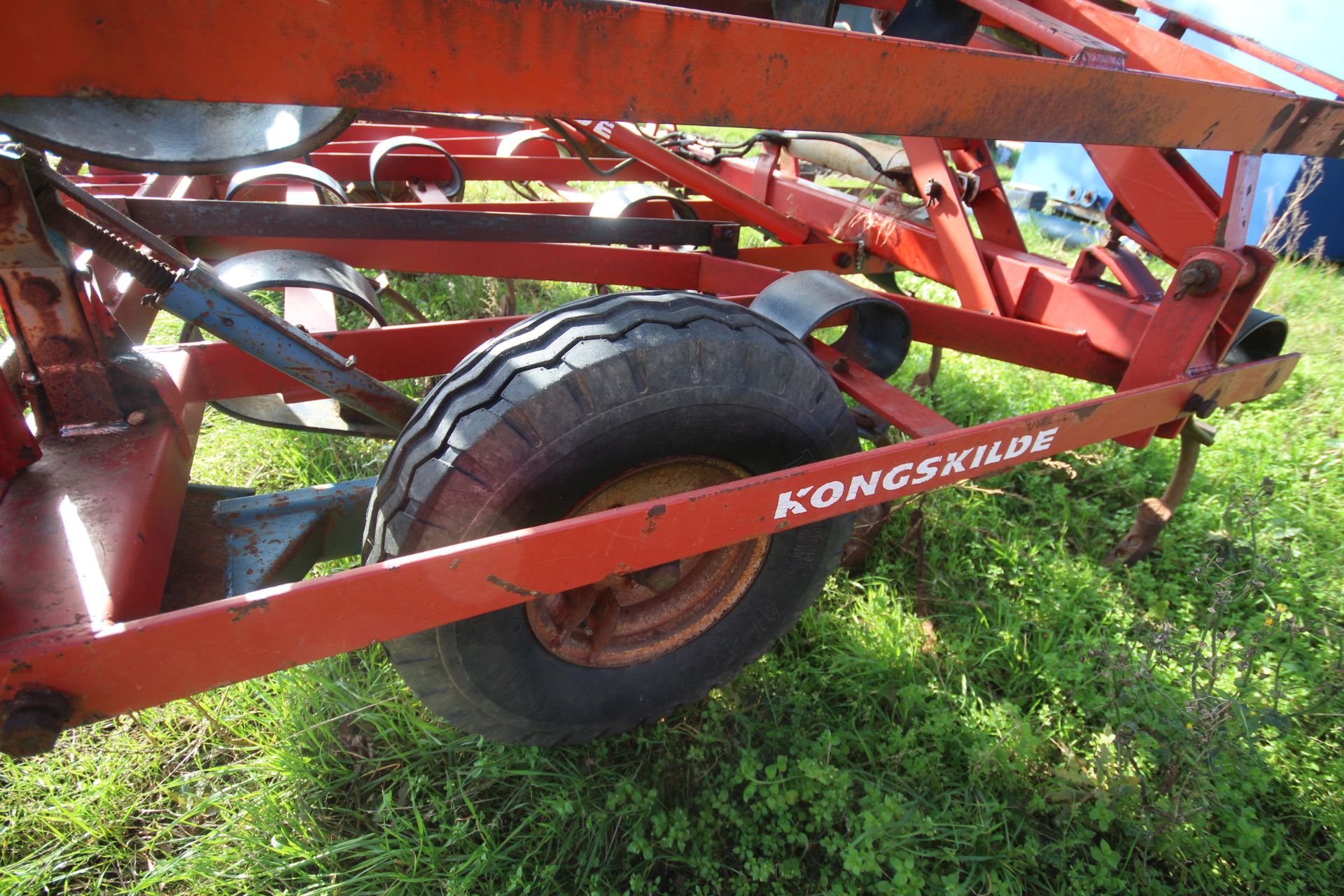 Kongskilde 6m hydraulic folding Vibroflex. Tungsten tips. V - Image 10 of 21