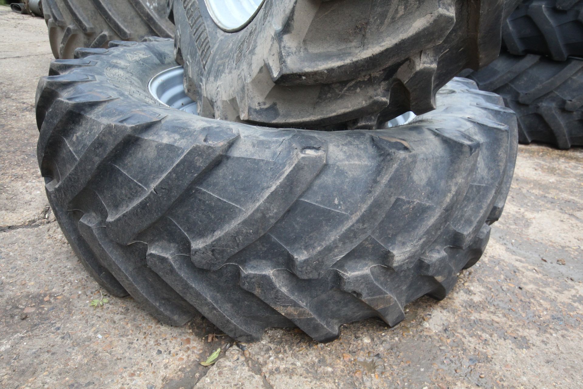 Pair of Trelleborg TM800 8-stud 650/65R42 Massey Ferguson wheels and tyres. V - Image 12 of 13