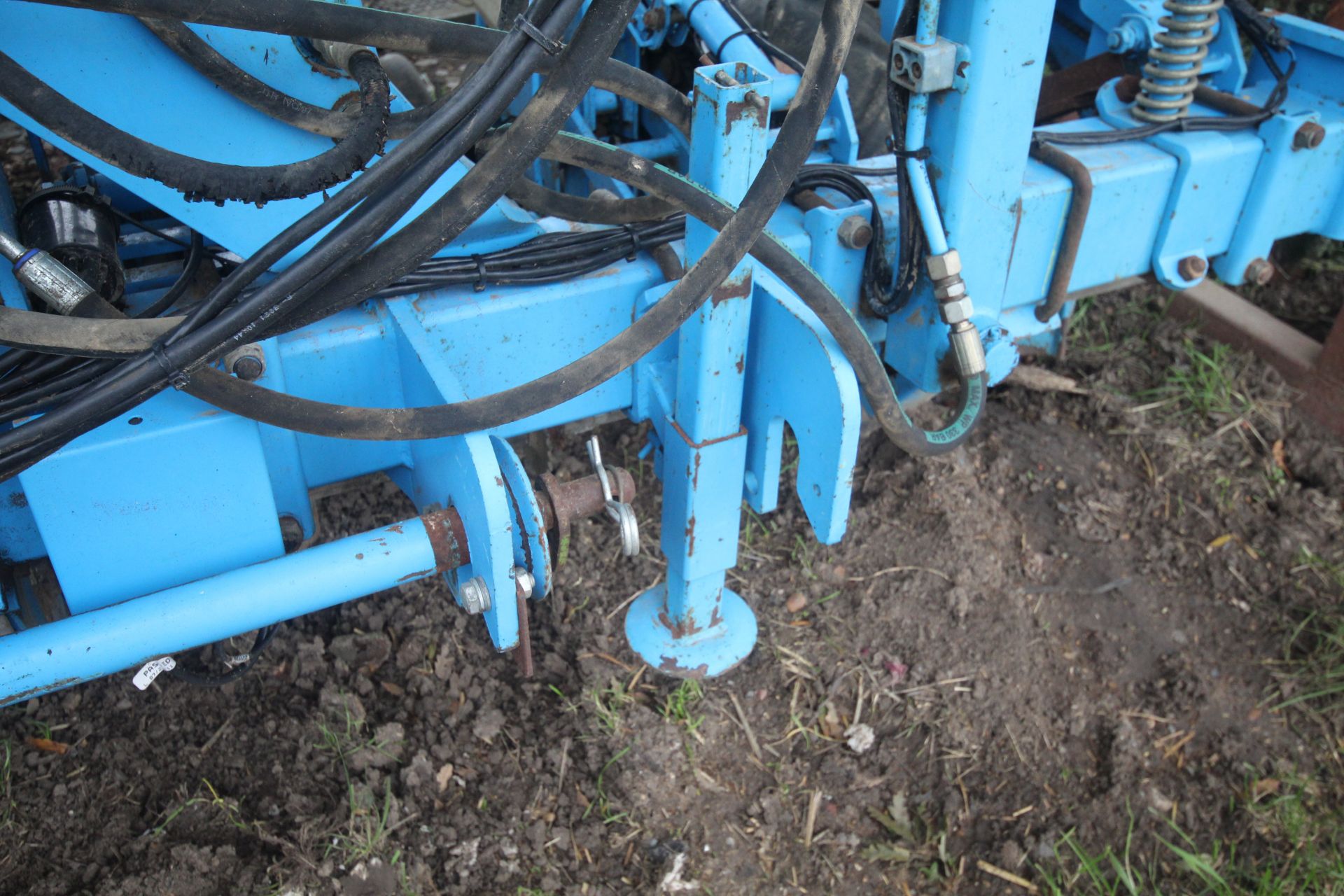 Monosem Meca 2000 12 row MK 4 beet drill. With V4 seed units, pre-em markers and electric seed - Image 7 of 29