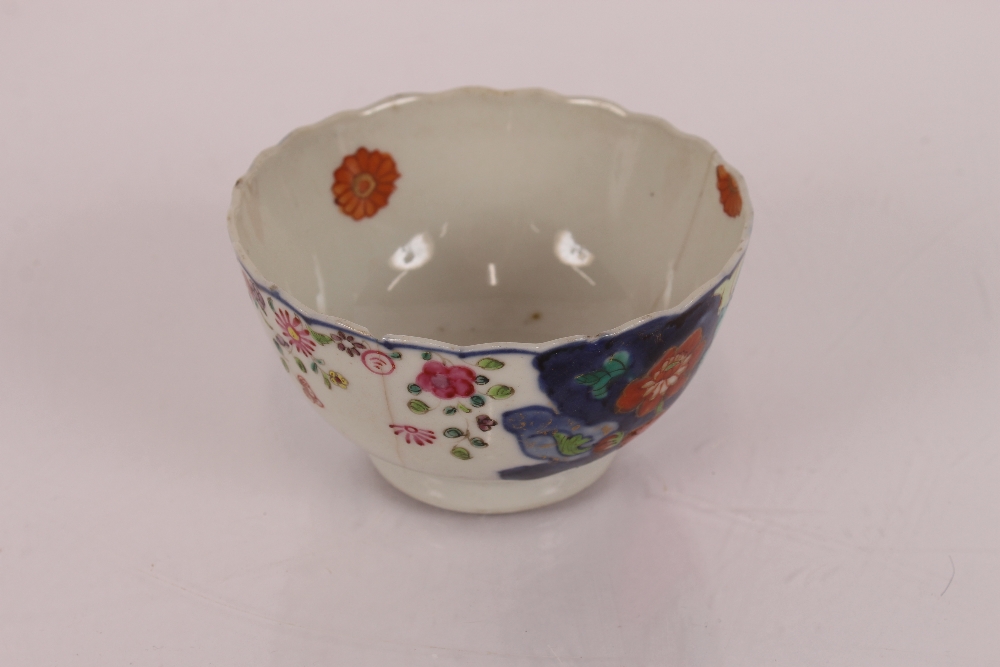 A Chinese tea bowl, with tobacco leaf decoration; an Oriental saucer dish; a Newhall similar; a - Image 8 of 10