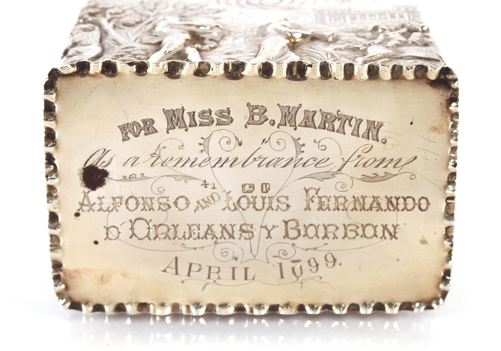 A fine quality late Victorian silver tea caddy bearing inscription for Miss B Martin, As A - Image 3 of 3