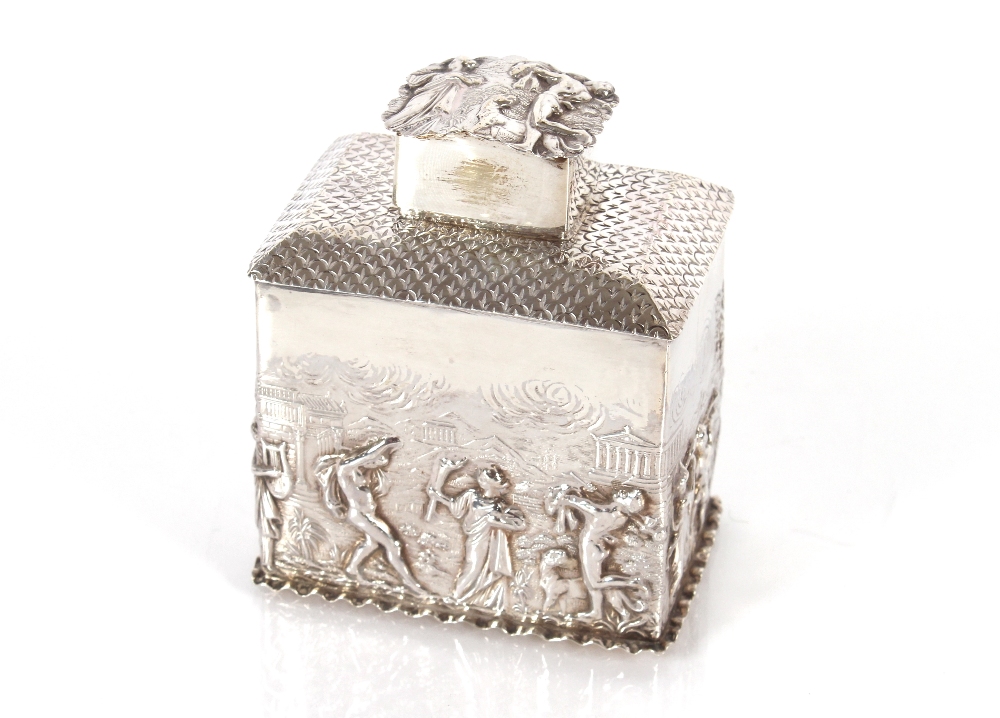 A fine quality late Victorian silver tea caddy bearing inscription for Miss B Martin, As A - Image 2 of 3