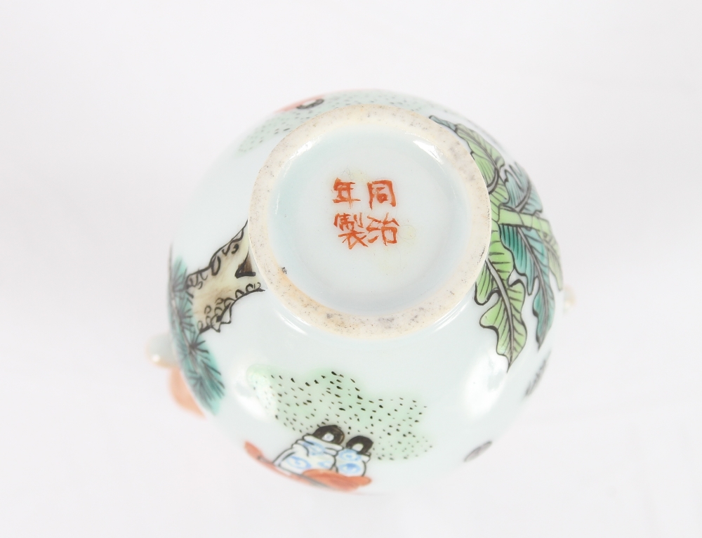An 18th Century Oriental porcelain saucer dish, 16cm dia.; a Chinese blue and white saucer dish with - Image 4 of 4