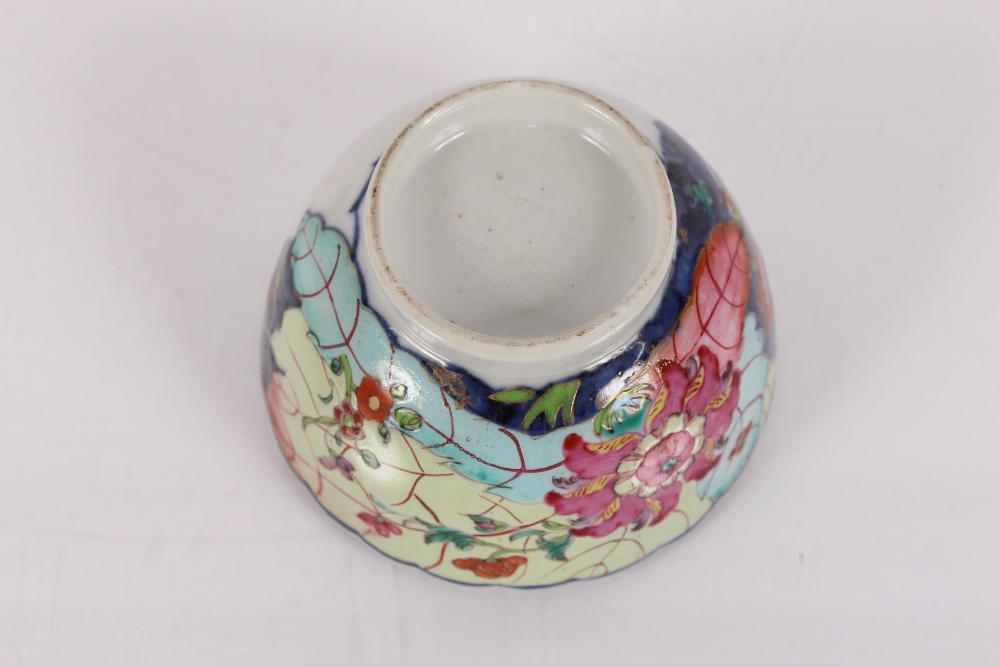 A Chinese tea bowl, with tobacco leaf decoration; an Oriental saucer dish; a Newhall similar; a - Image 9 of 10