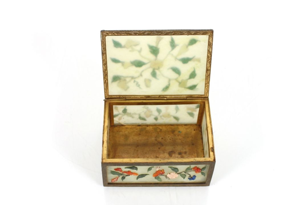 An early 20th Century Chinese jade box, decorated with hardstone flowers, 13cm - Image 2 of 4
