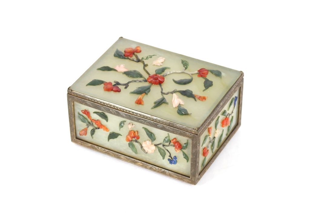 An early 20th Century Chinese jade box, decorated with hardstone flowers, 13cm - Image 1 of 4