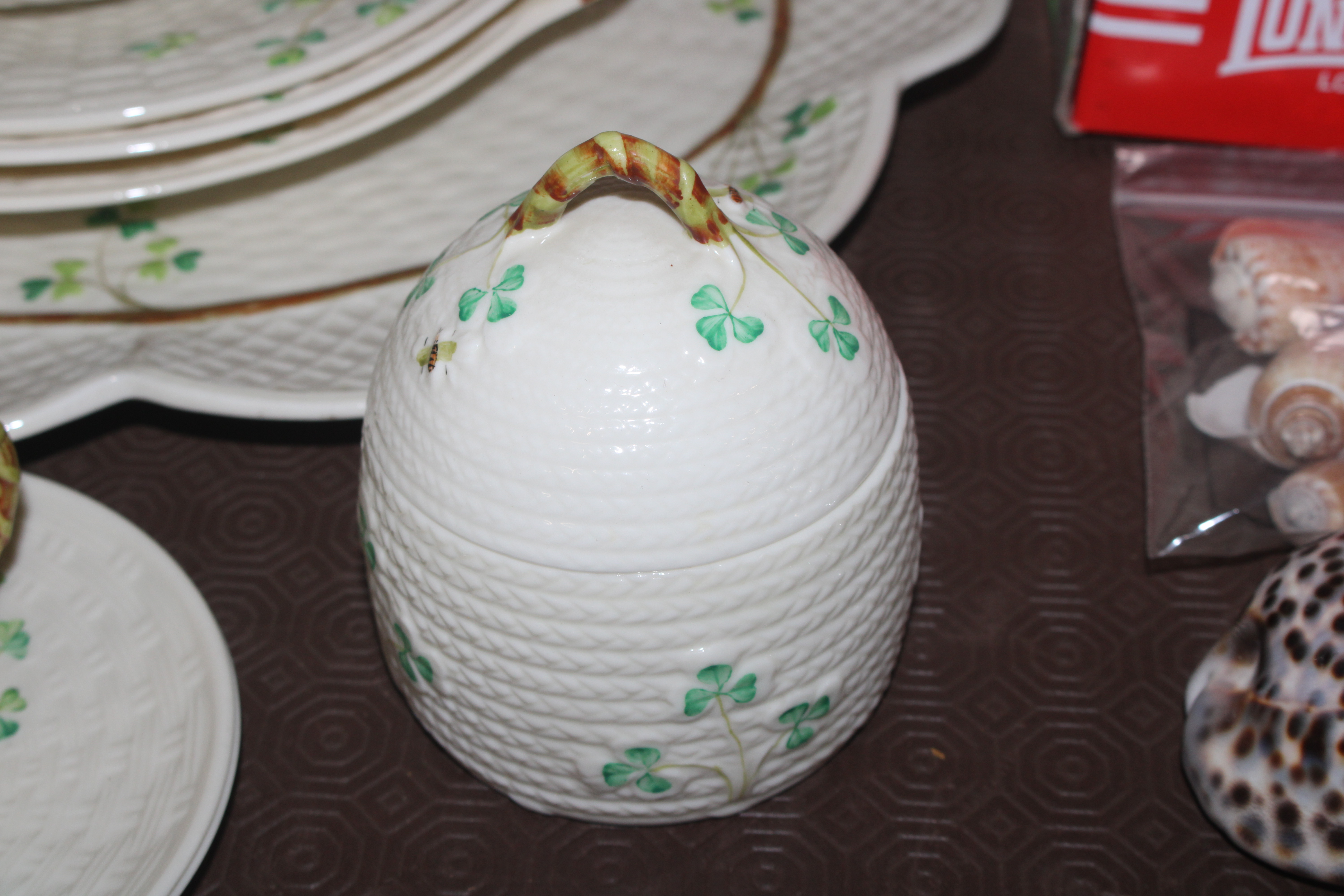 A collection of Belleek basket ware "Shamrock" din - Image 6 of 8