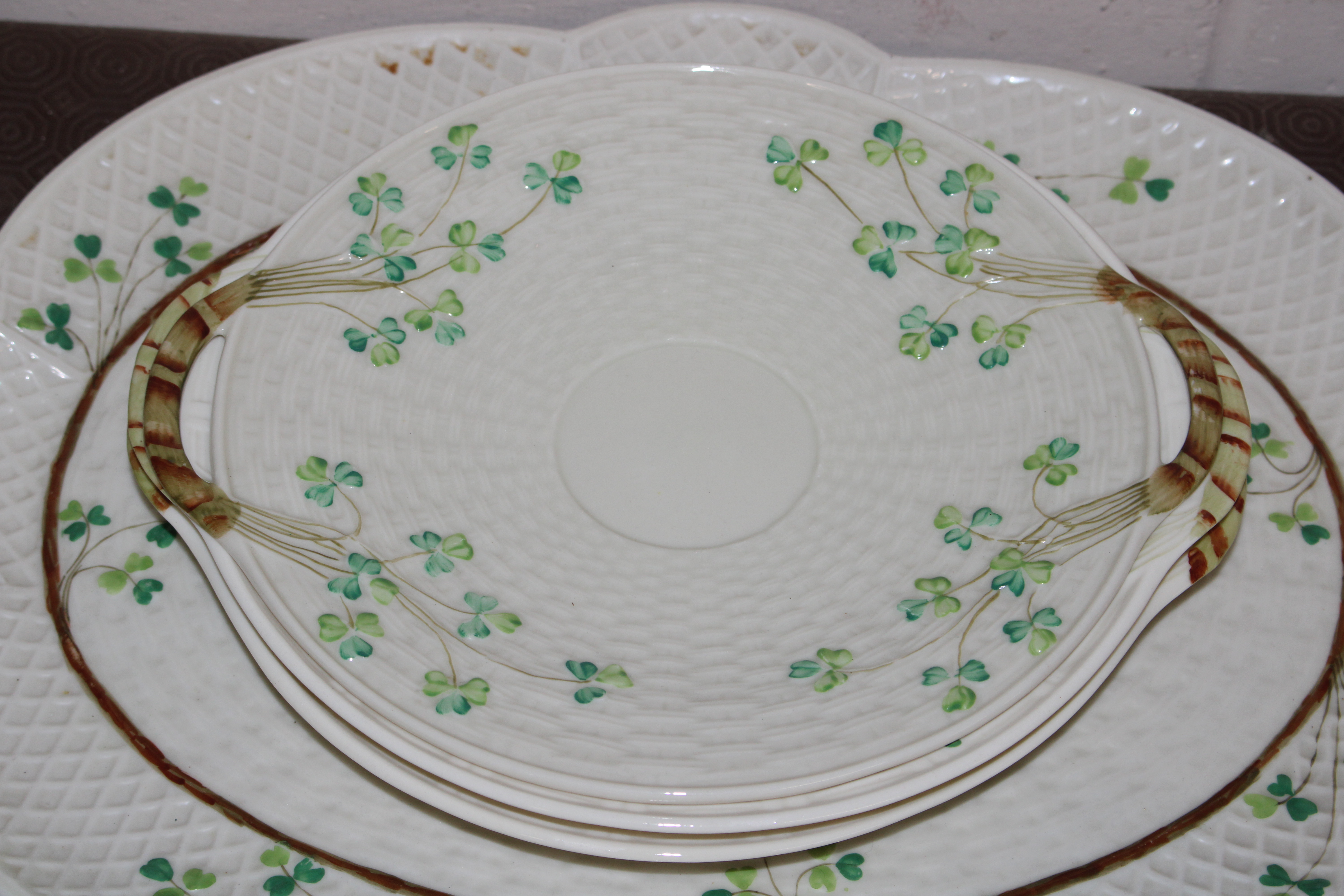 A collection of Belleek basket ware "Shamrock" din - Image 5 of 8