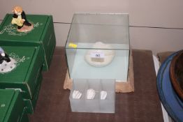 A crackle glazed dish, decorated with dandelion se