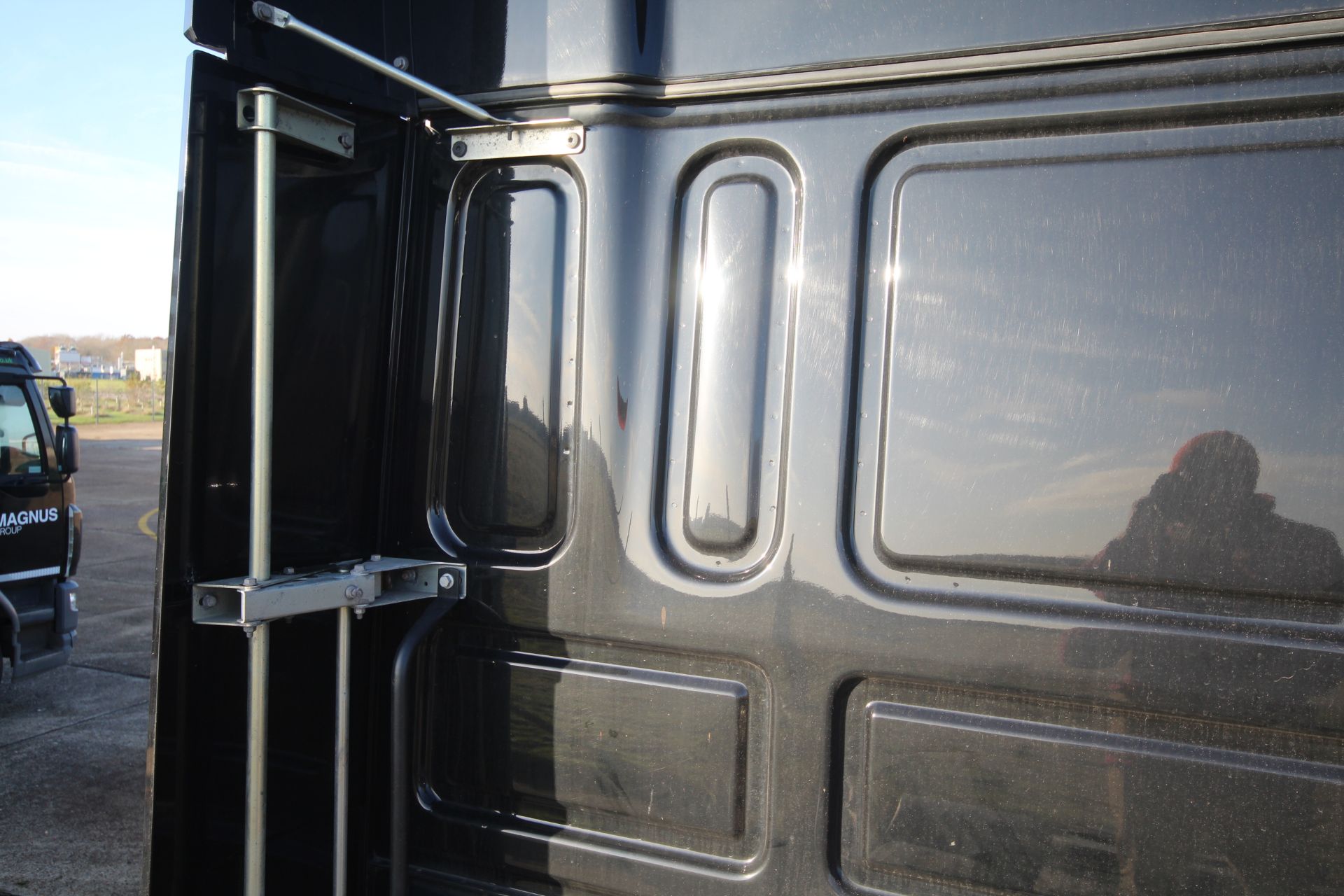 DAF XF 480 FTG 6X2 Euro 6D auto mid-lift and steer 44T unit. Registration P77 MGL. Date of first - Image 57 of 120