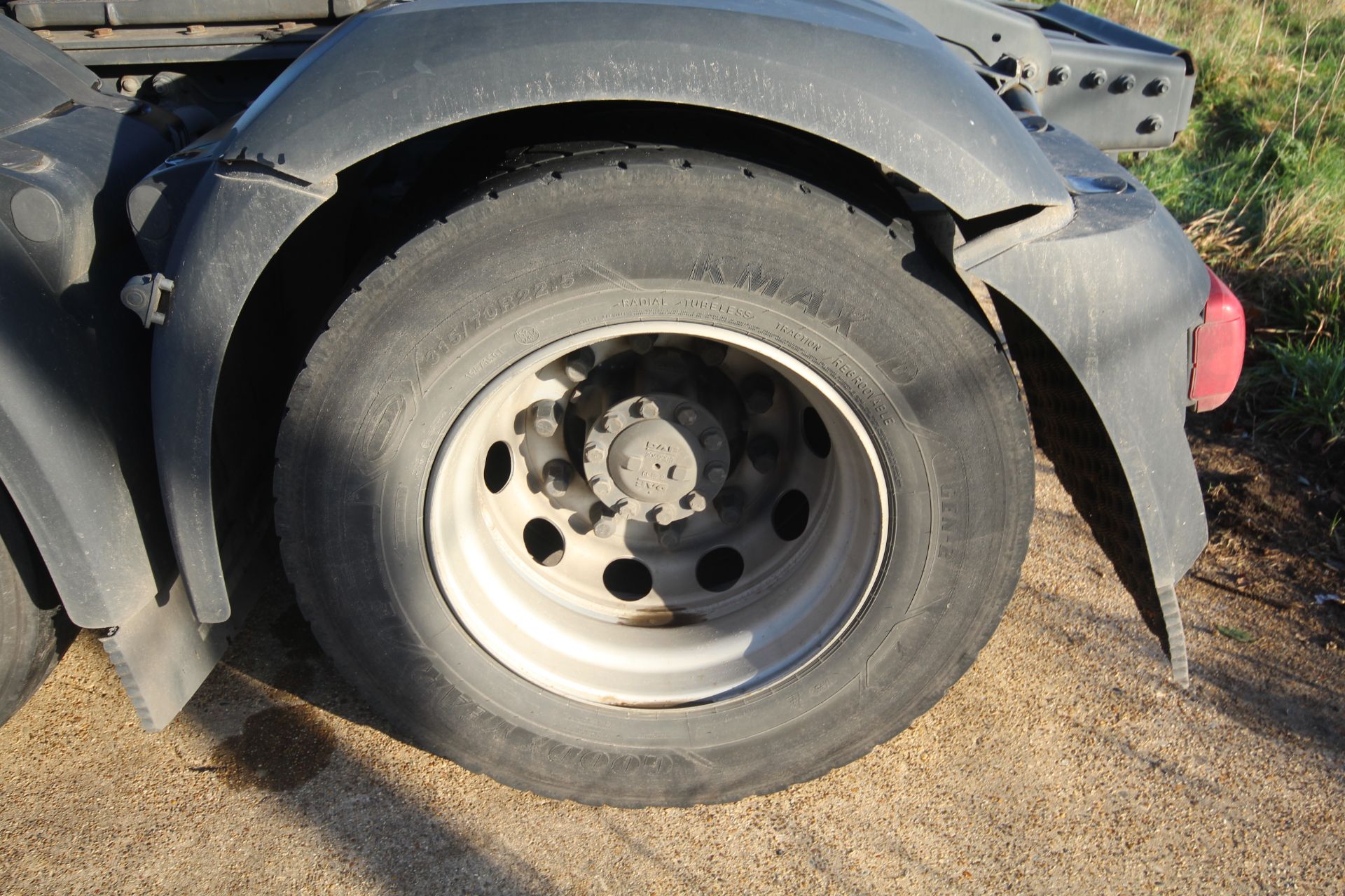 DAF XF 480 FTG 6X2 Euro 6D auto mid-lift and steer 44T unit. Registration P77 MGL. Date of first - Image 25 of 120