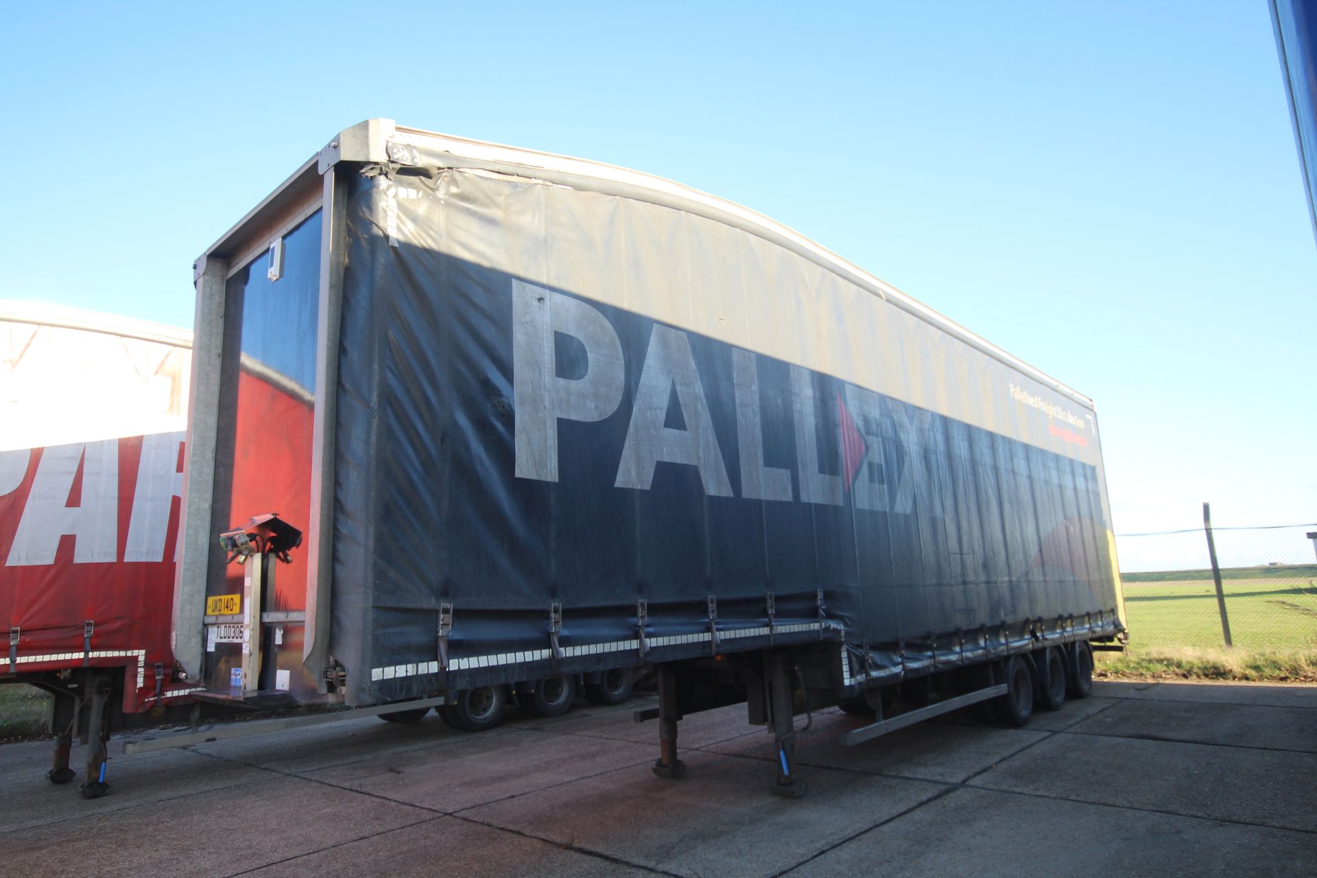 Montracon 39T 13.6m tri-axle step frame double deck curtain-side trailer. Registration C404760.