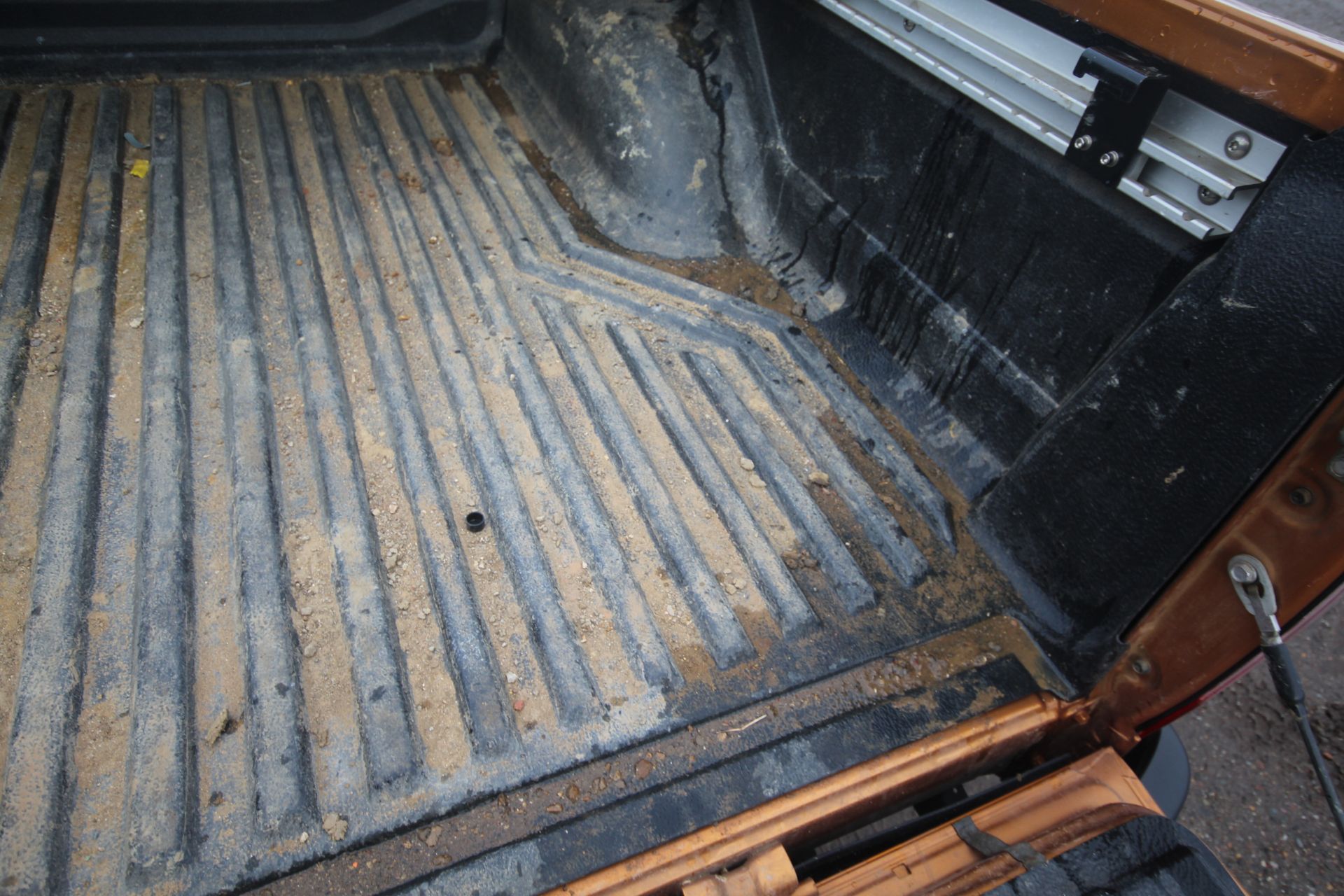 Nissan Navara NP300 manual double-cab pick-up. Registration YC16 XSY. Date of first registration - Image 34 of 80