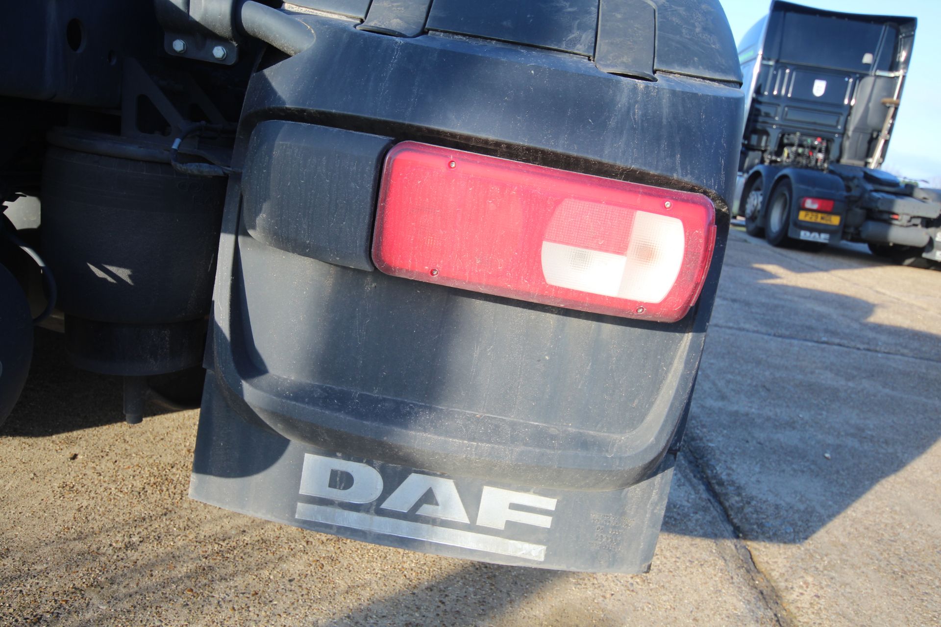 DAF XF 480 FTG 6X2 Euro 6D auto mid-lift and steer 44T unit. Registration P77 MGL. Date of first - Image 30 of 120