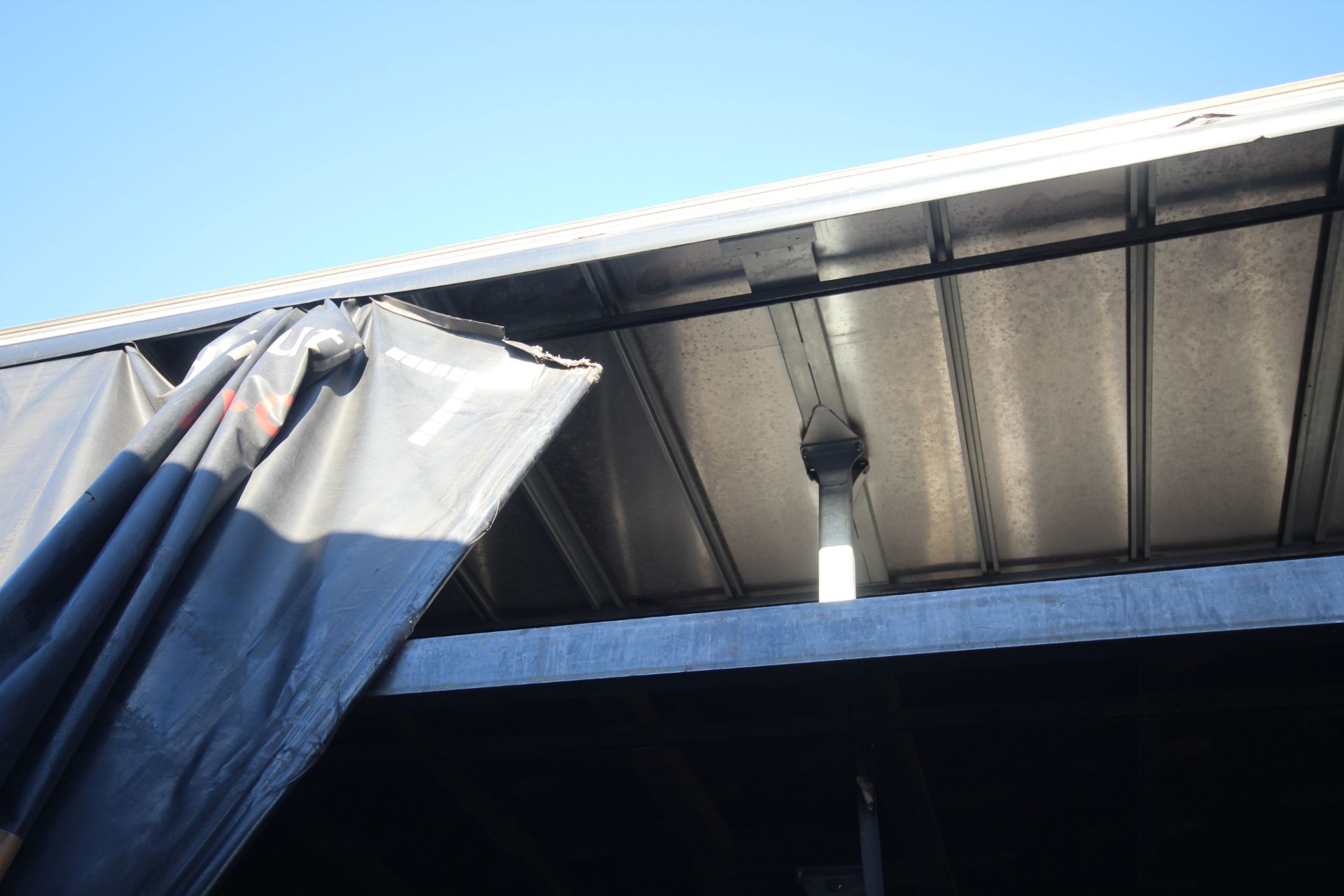 Montracon 39T 13.6m tri-axle step frame double deck curtain-side trailer. Registration C404760. - Image 81 of 84