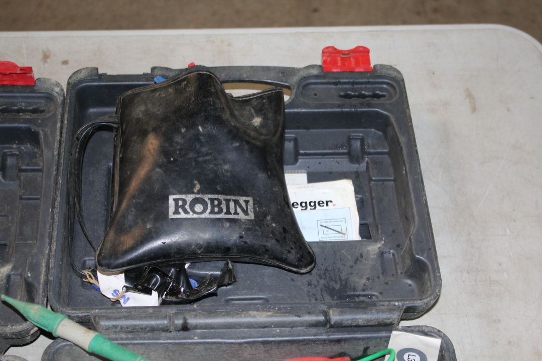 Various electrical test equipment including 2x Meggers, volt meter etc. V CAMPSEA ASHE - Image 4 of 5