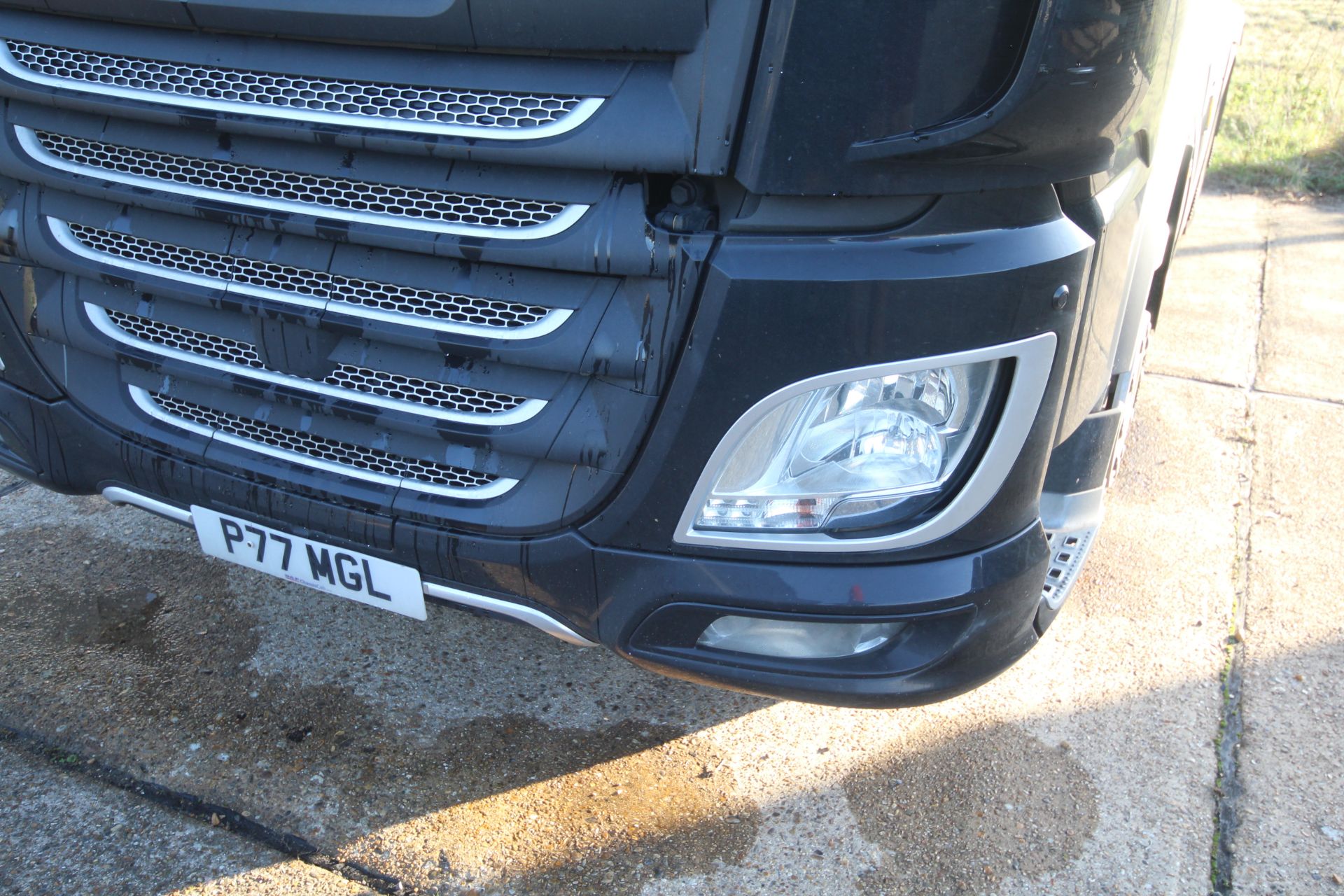 DAF XF 480 FTG 6X2 Euro 6D auto mid-lift and steer 44T unit. Registration P77 MGL. Date of first - Image 12 of 120