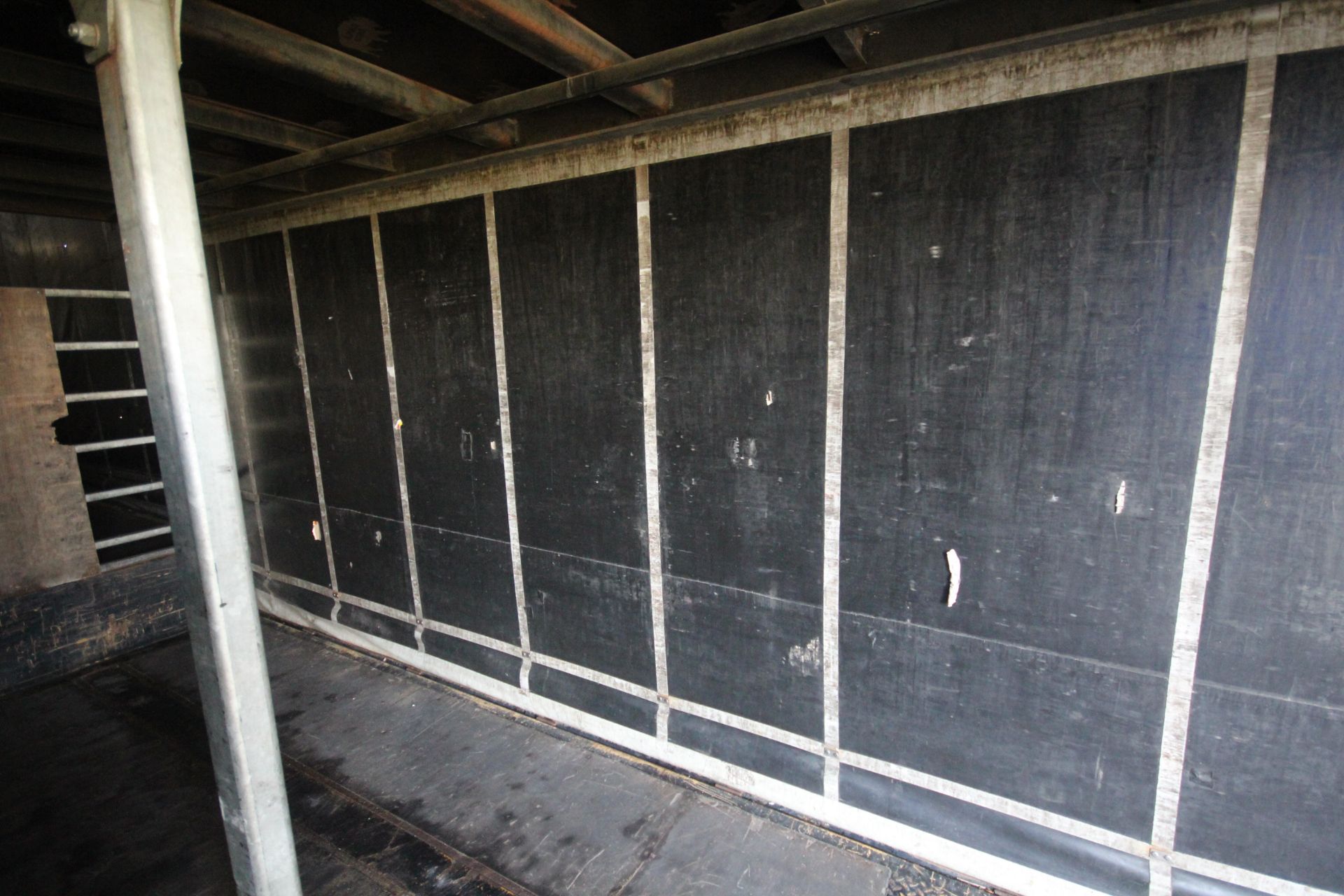Montracon 39T 13.6m tri-axle step frame double deck curtain-side trailer. Registration C404760. - Image 64 of 84