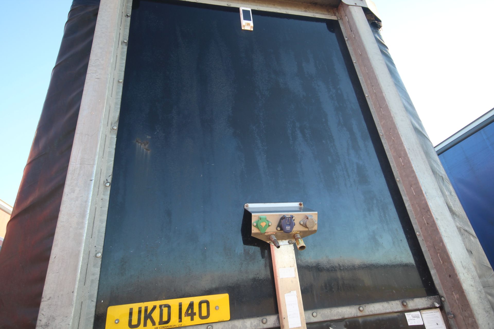 Montracon 39T 13.6m tri-axle step frame double deck curtain-side trailer. Registration C404760. - Image 6 of 84