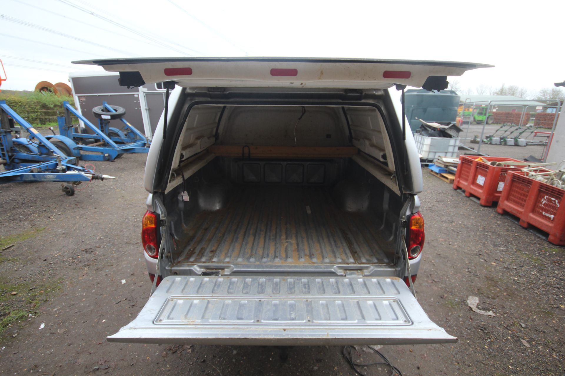 Mitsubishi L200 manual king-cab pick-up. Registration WN16 FMU. Date of first registration 14/03/ - Image 6 of 86