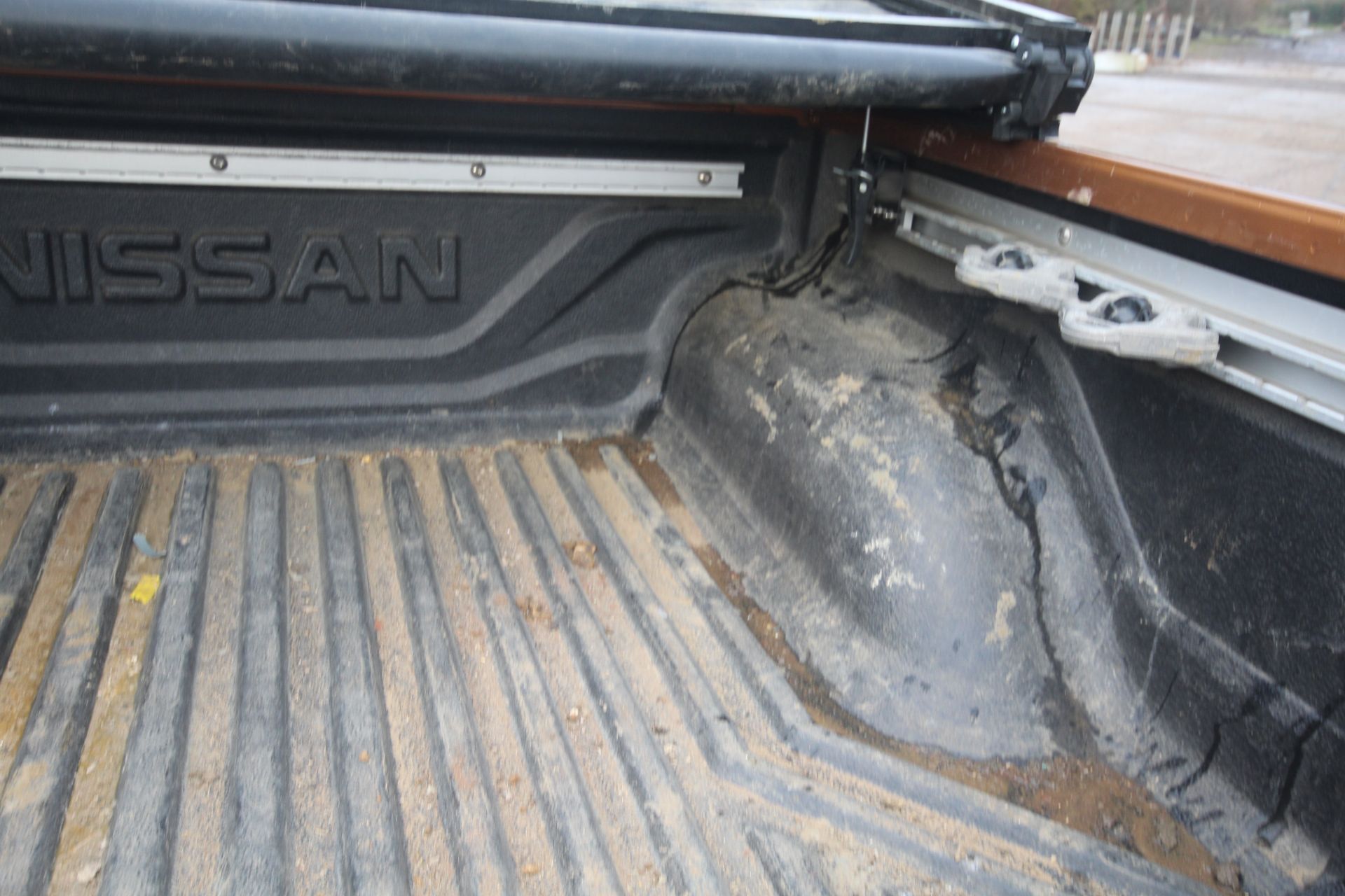 Nissan Navara NP300 manual double-cab pick-up. Registration YC16 XSY. Date of first registration - Image 33 of 80