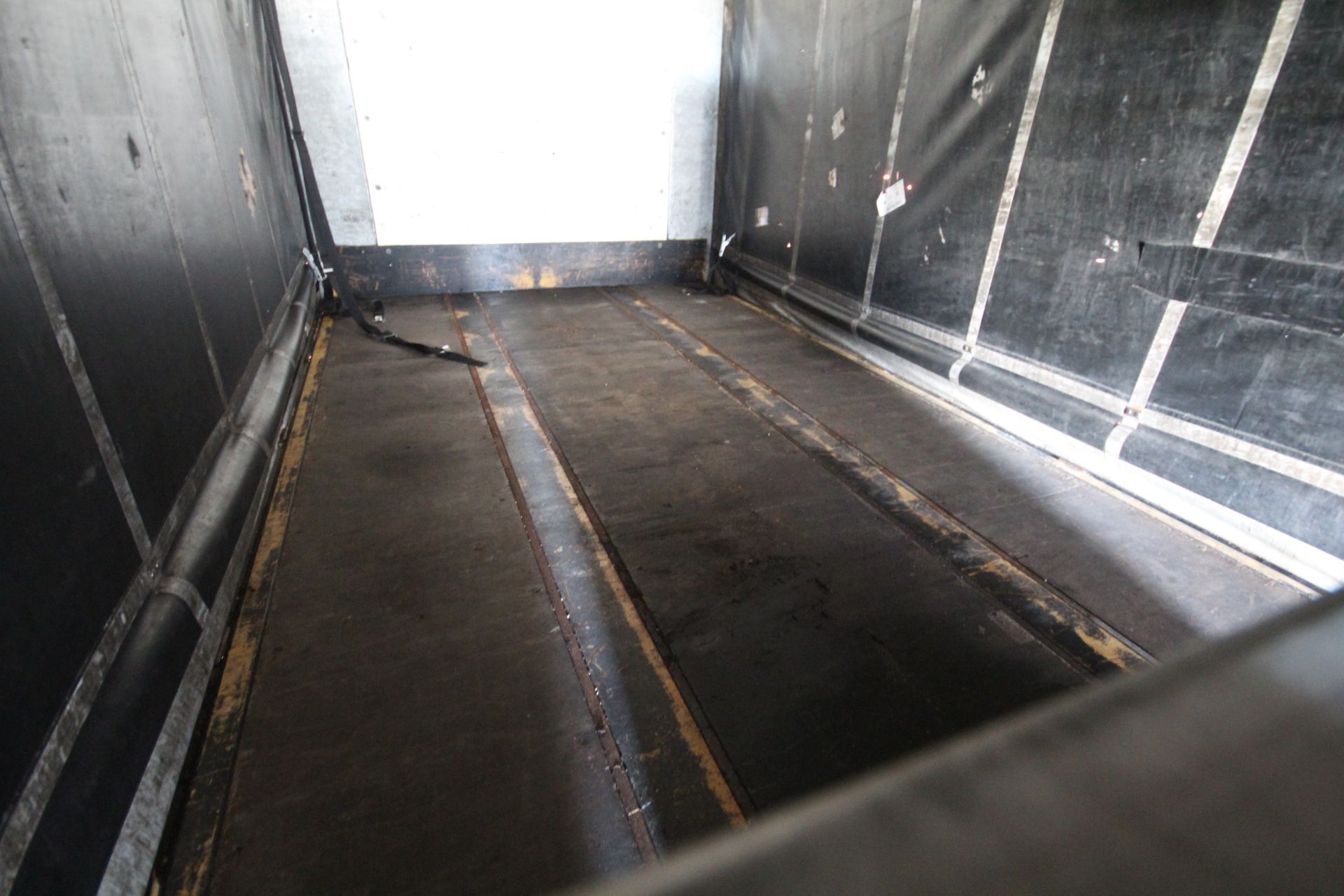 Montracon 39T 13.6m tri-axle step frame double deck curtain-side trailer. Registration C404760. - Image 79 of 84