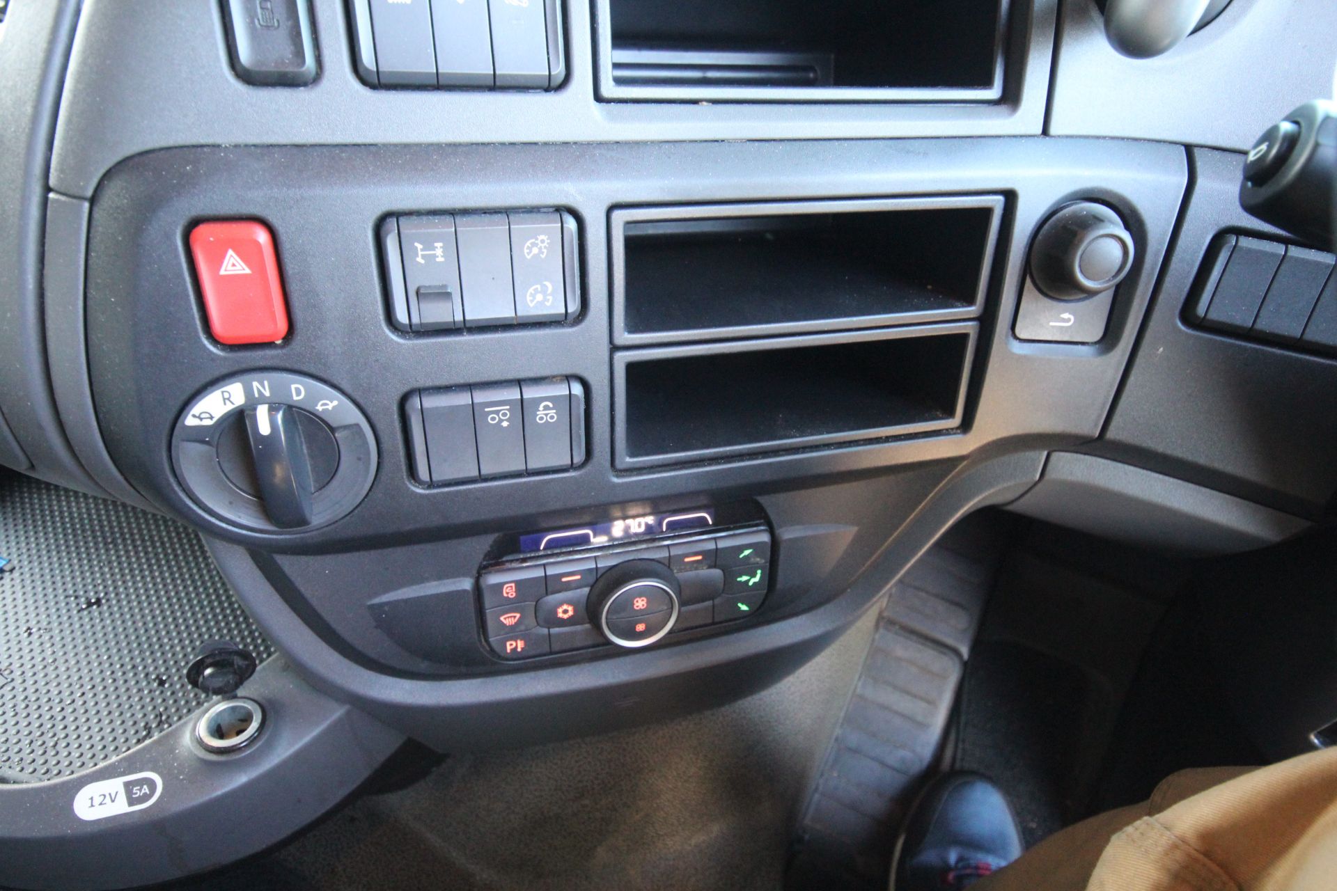 DAF XF 480 FTG 6X2 Euro 6D auto mid-lift and steer 44T unit. Registration P77 MGL. Date of first - Image 82 of 120