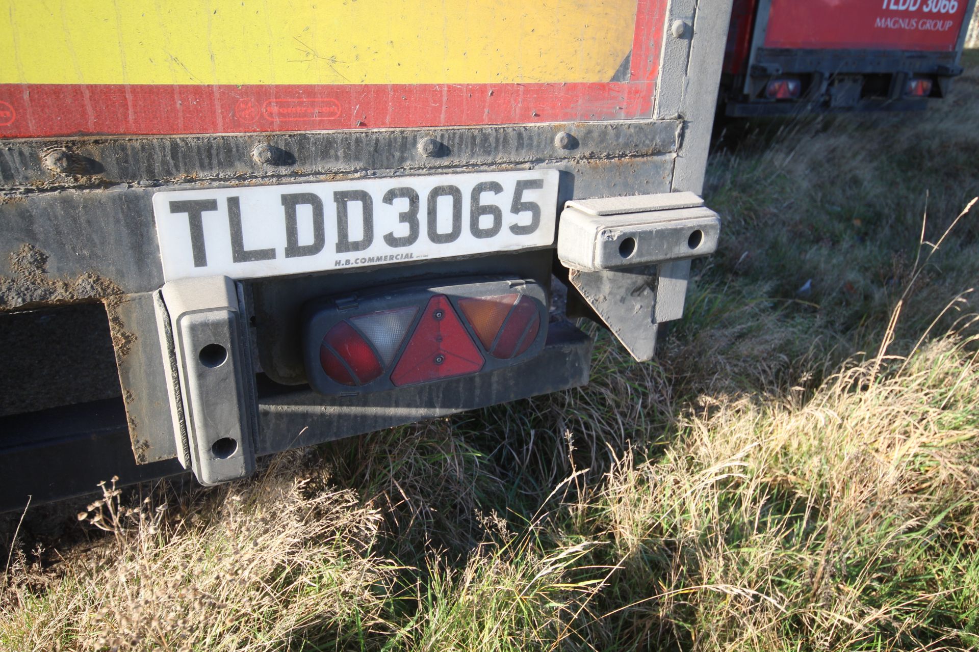 Montracon 39T 13.6m tri-axle step frame double deck curtain-side trailer. Registration C404760. - Image 35 of 84