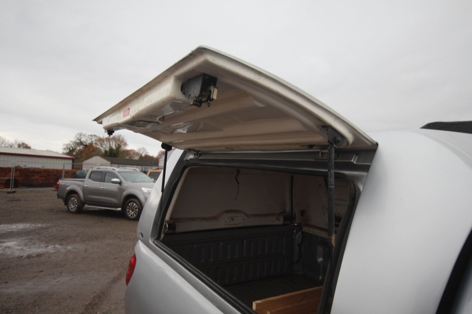 Mitsubishi L200 manual king-cab pick-up. Registration WN16 FMU. Date of first registration 14/03/ - Image 47 of 86