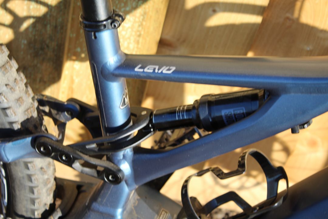 2019 Specialized Levo e-bike. Size medium with 29in Roval Traverse wheels, Sram Level T disc brakes, - Image 9 of 32