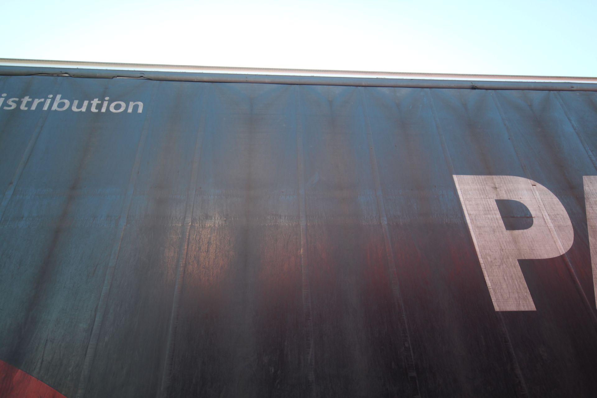 Montracon 39T 13.6m tri-axle step frame double deck curtain-side trailer. Registration C404760. - Image 39 of 84