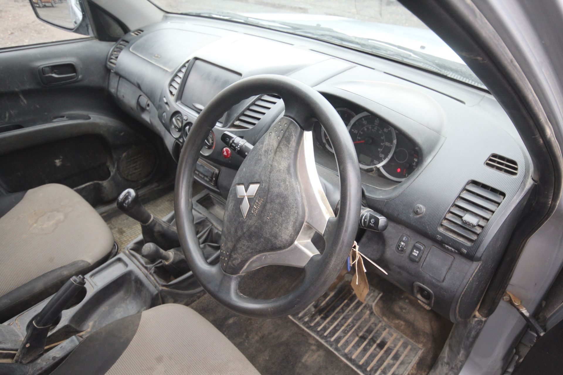 Mitsubishi L200 manual king-cab pick-up. Registration WN16 FMU. Date of first registration 14/03/ - Image 75 of 86
