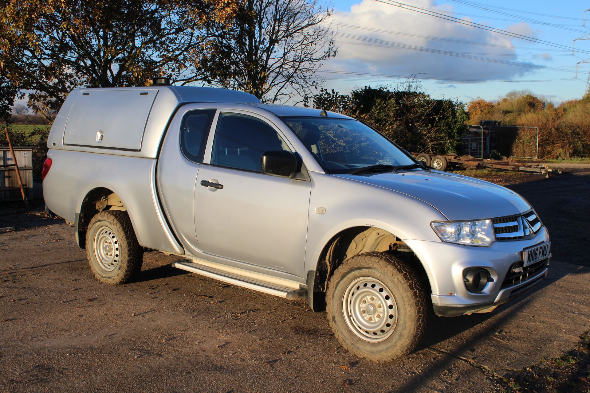 Mitsubishi L200 manual king-cab pick-up. Registration WN16 FMU. Date of first registration 14/03/