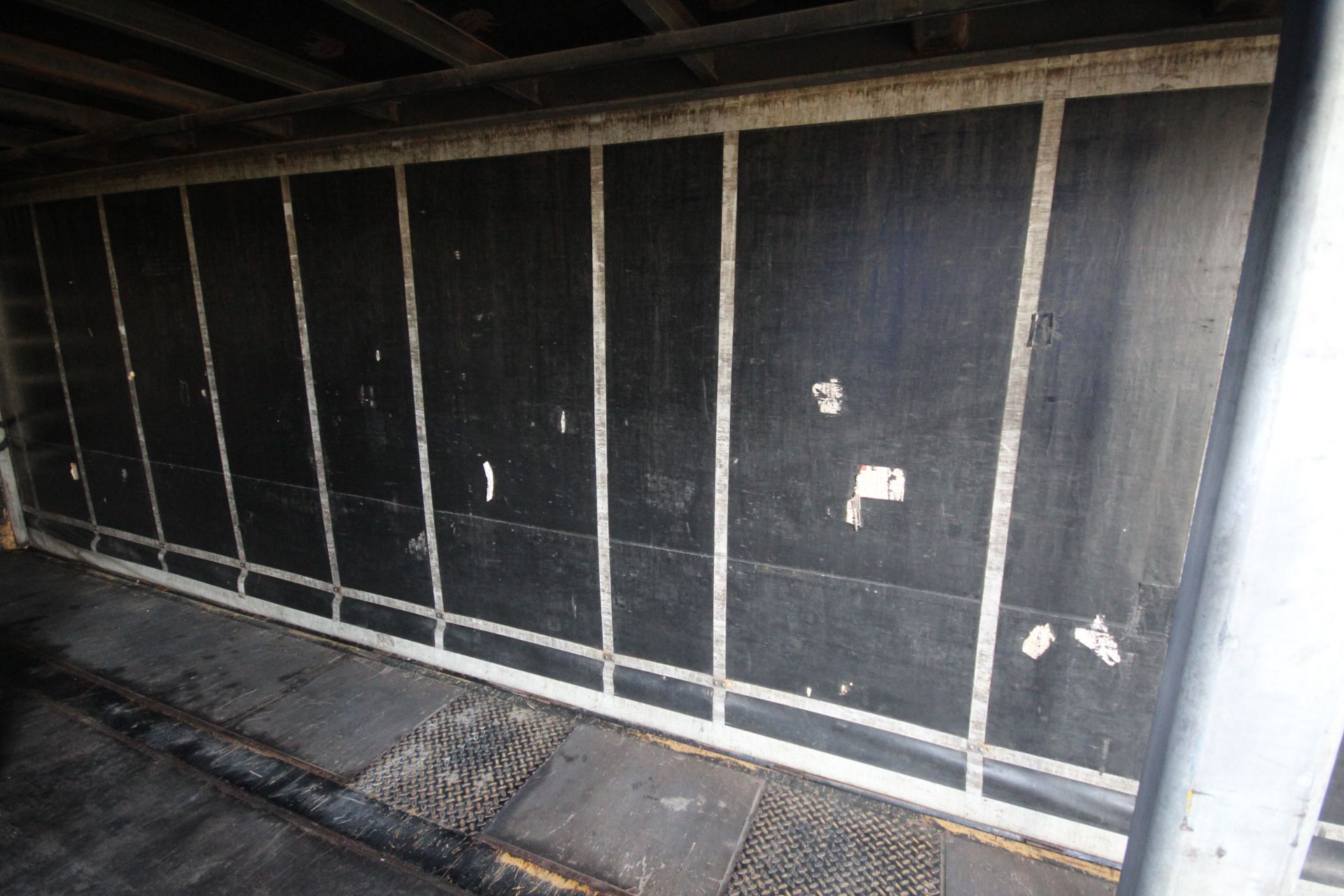 Montracon 39T 13.6m tri-axle step frame double deck curtain-side trailer. Registration C404760. - Image 63 of 84