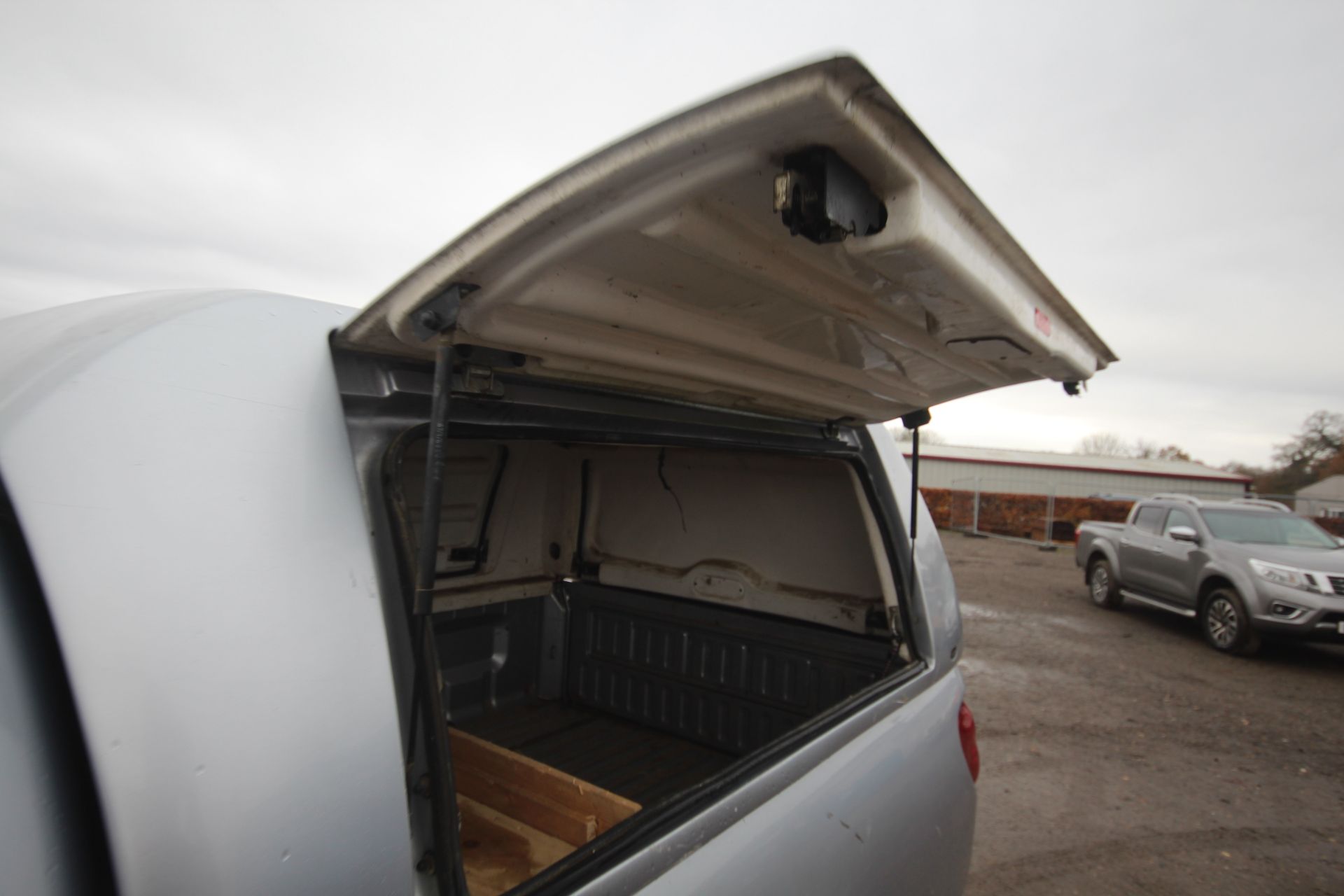 Mitsubishi L200 manual king-cab pick-up. Registration WN16 FMU. Date of first registration 14/03/ - Image 40 of 86